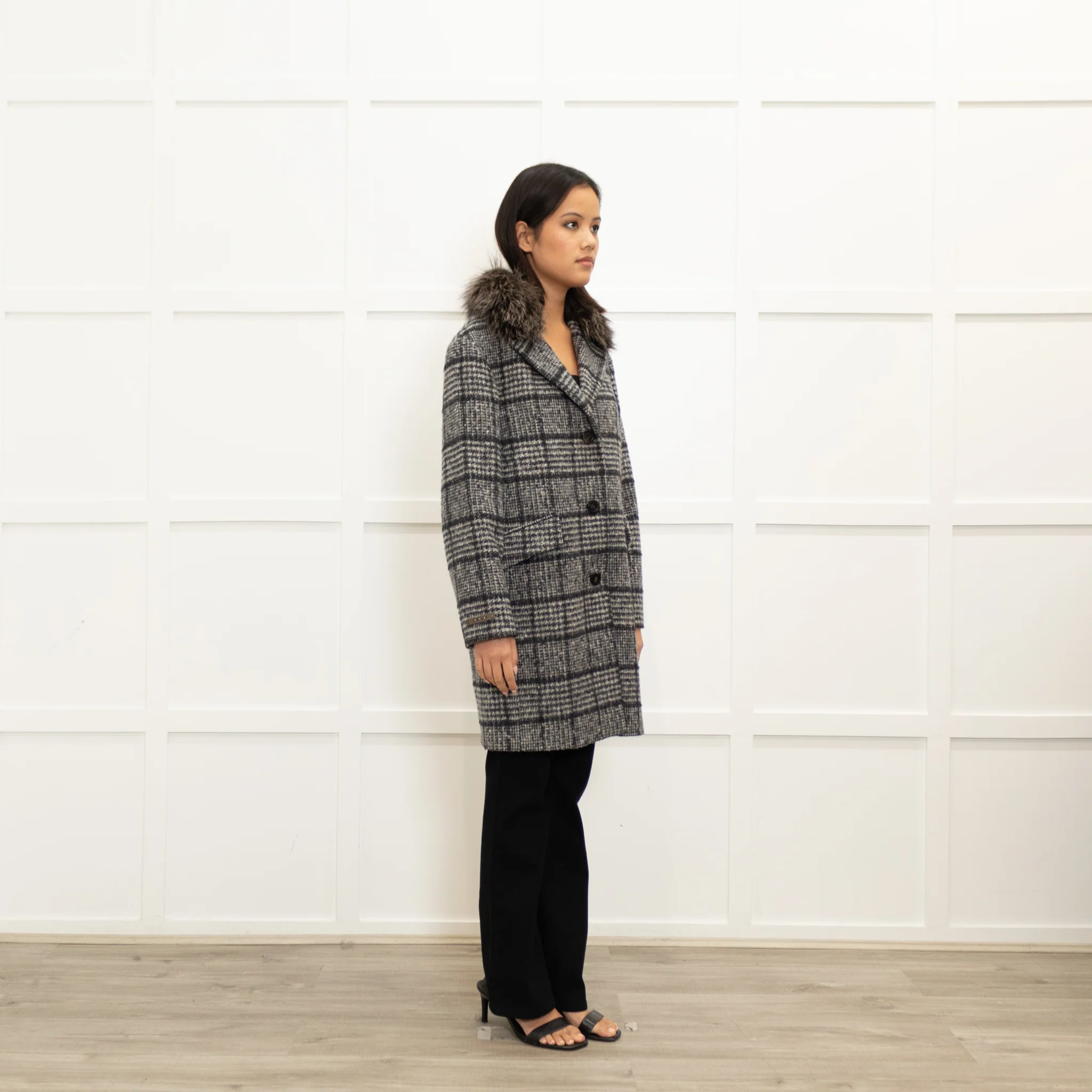 Peserico Grey Check Fur Collar Short Coat - Image 3