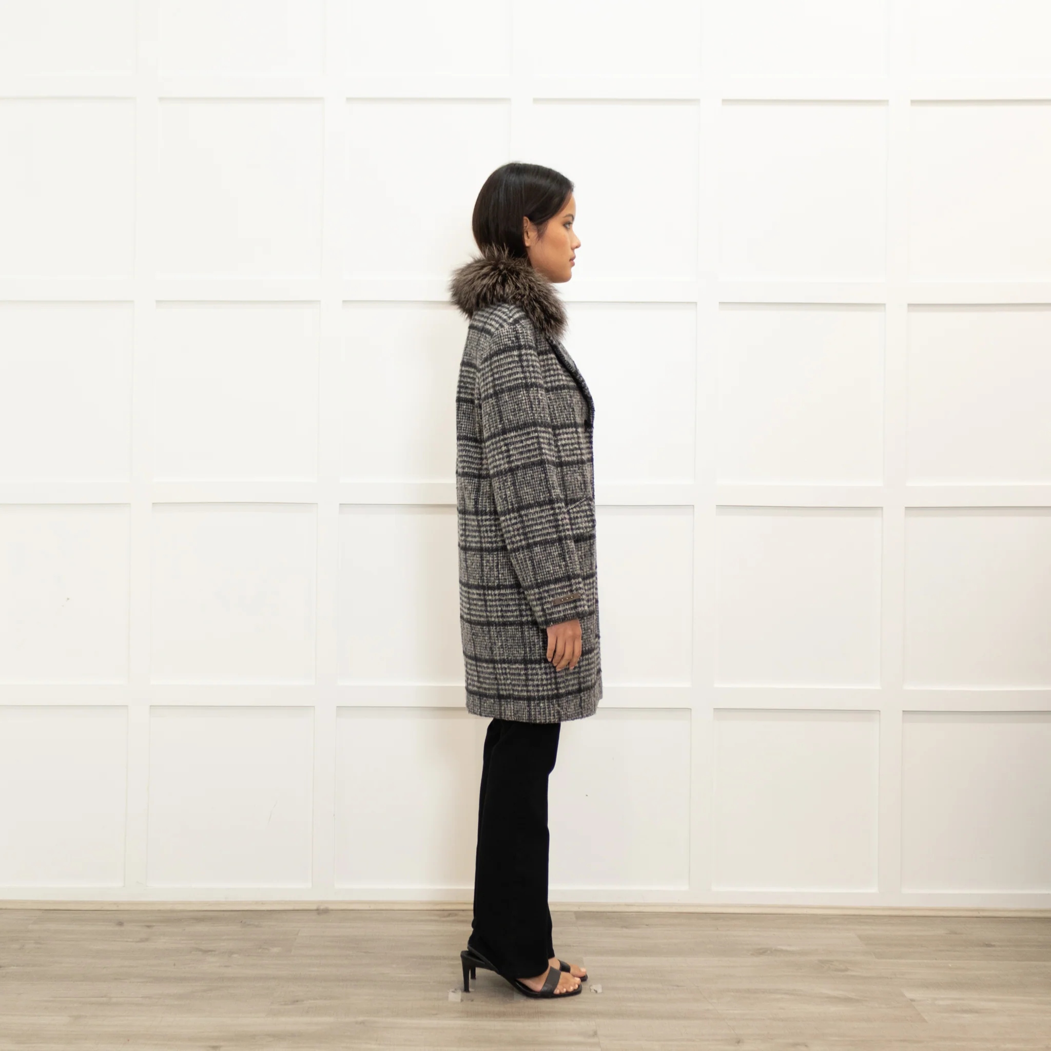 Peserico Grey Check Fur Collar Short Coat - Image 4
