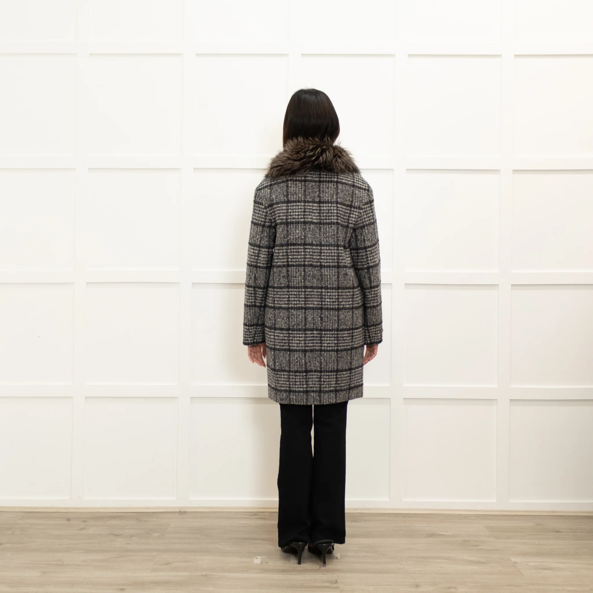 Peserico Grey Check Fur Collar Short Coat - Image 5