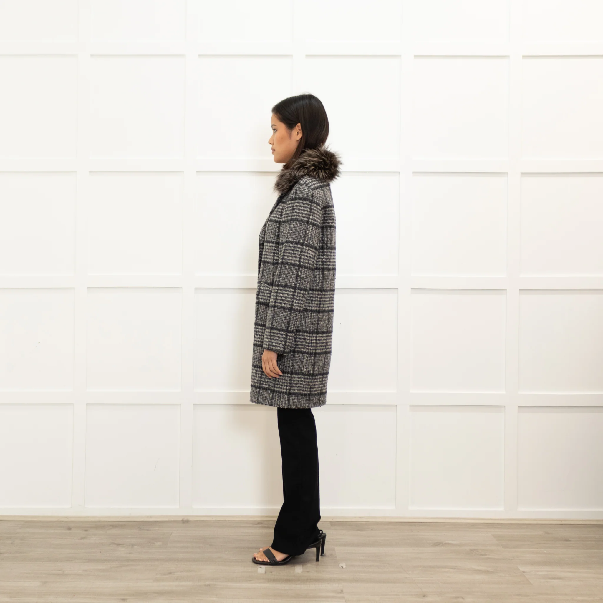 Peserico Grey Check Fur Collar Short Coat - Image 6