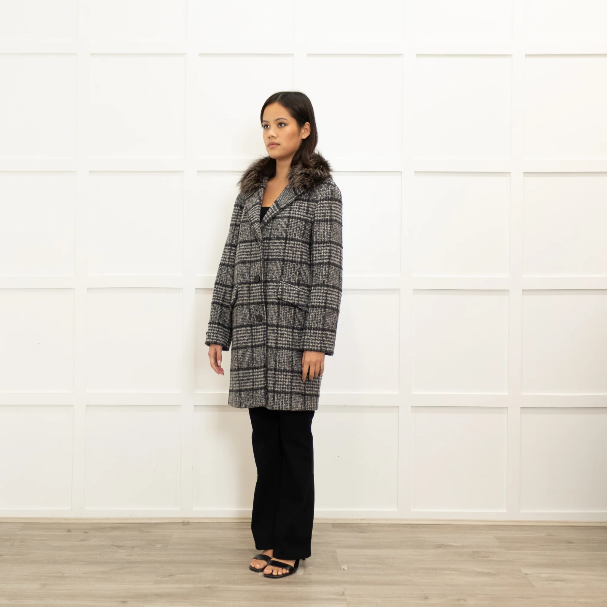 Peserico Grey Check Fur Collar Short Coat - Image 7