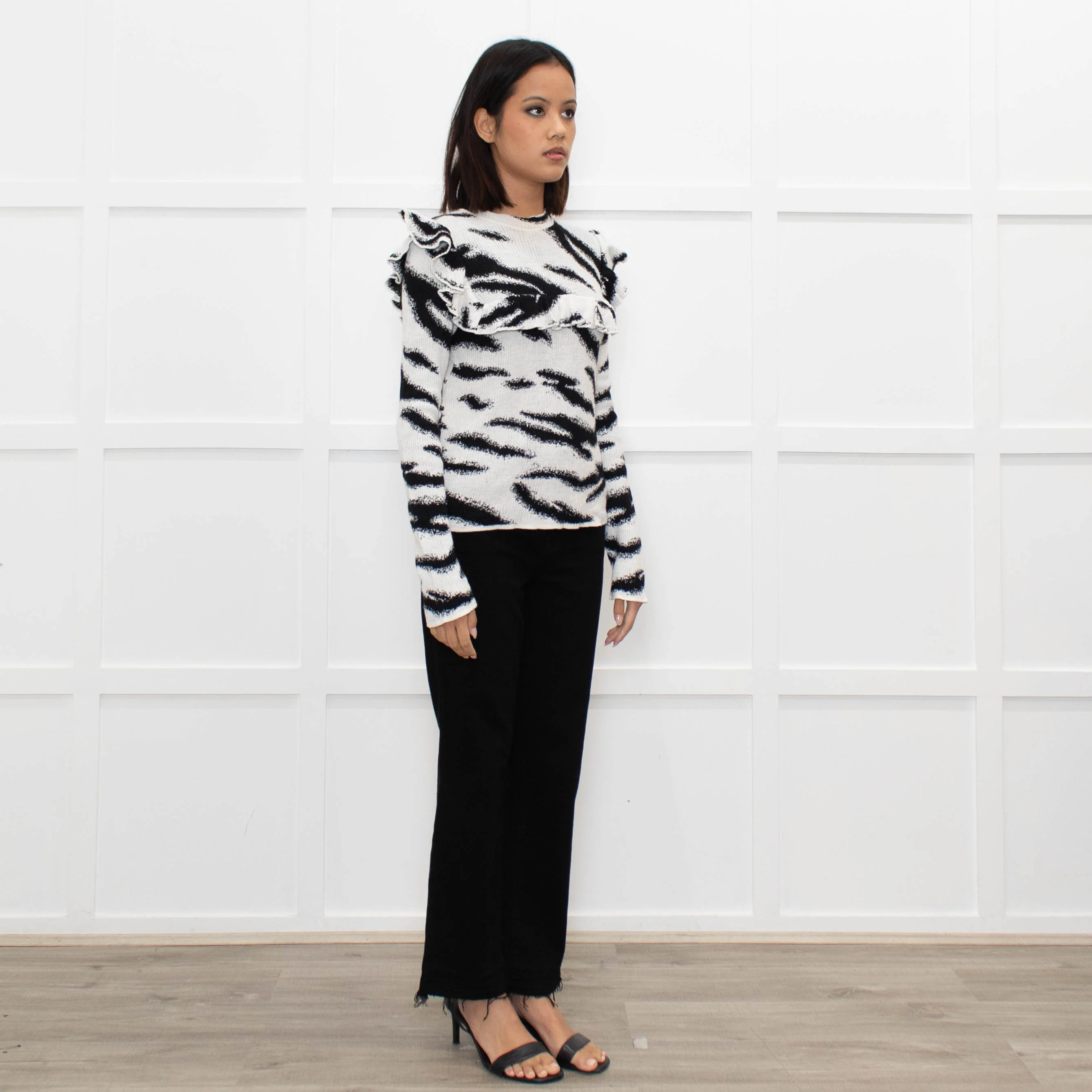 Philosophy White Black Print Frill Shoulders Knitted Top - Image 3