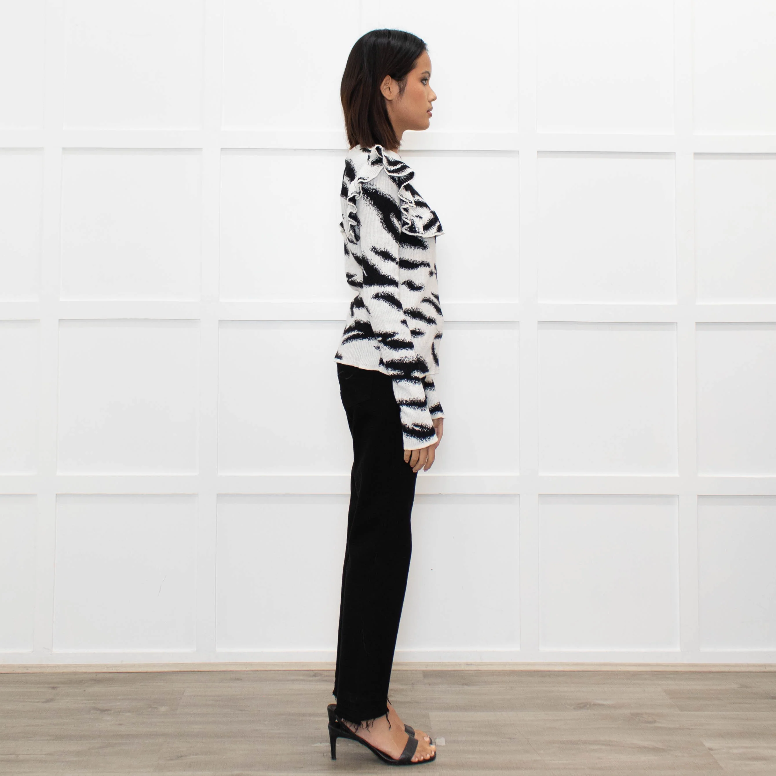Philosophy White Black Print Frill Shoulders Knitted Top - Image 4