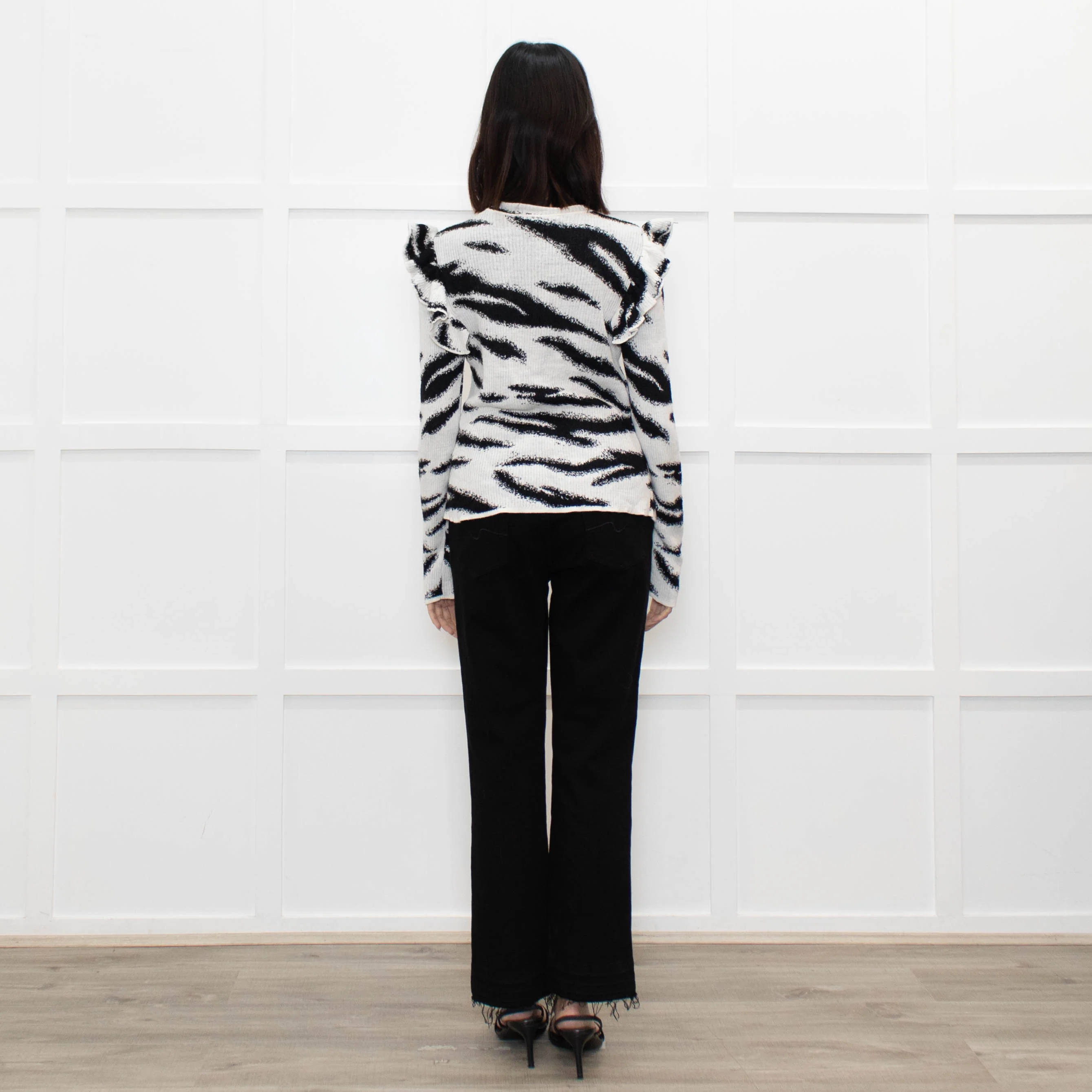 Philosophy White Black Print Frill Shoulders Knitted Top - Image 5