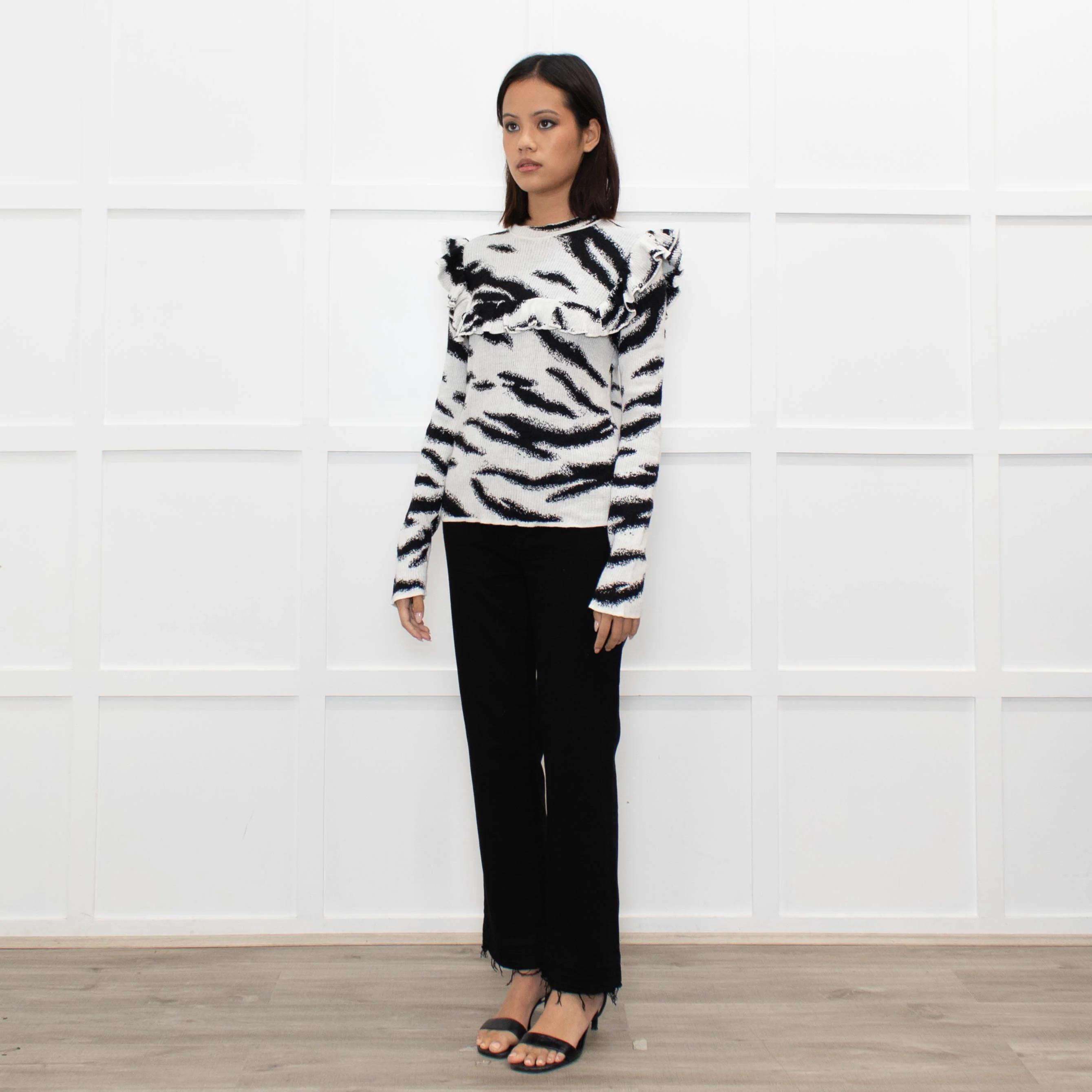 Philosophy White Black Print Frill Shoulders Knitted Top - Image 7