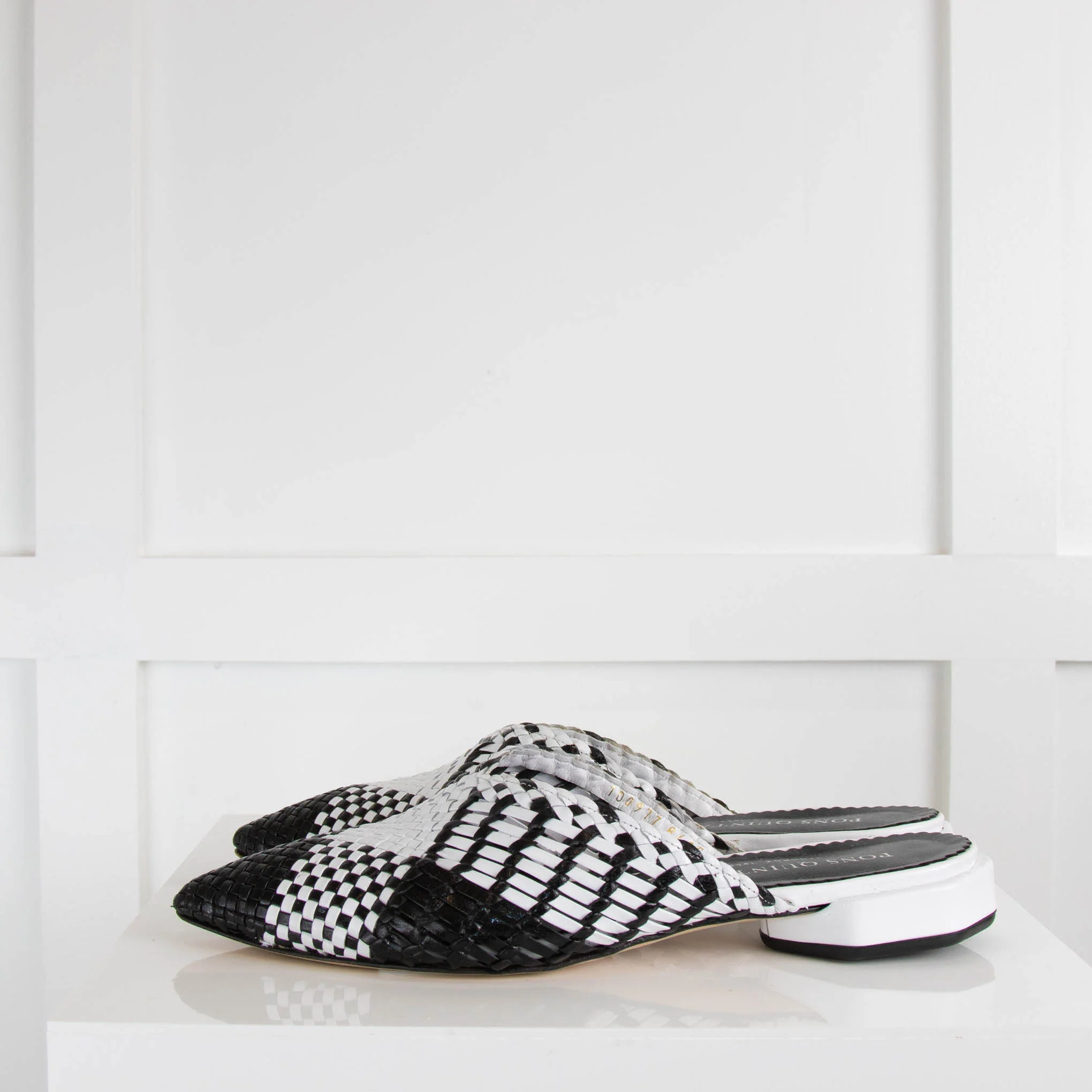 Pons Quintana Black & White Weave Mule - Image 3
