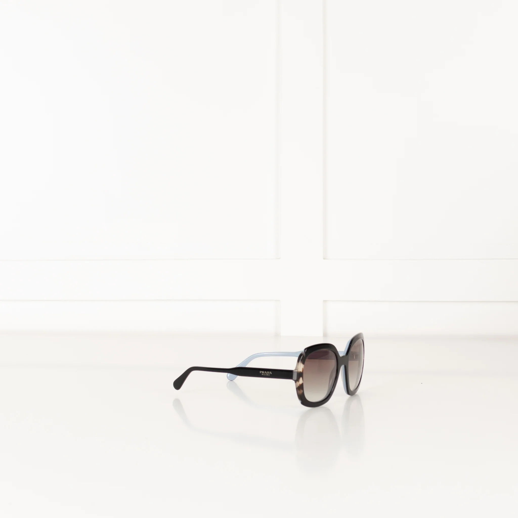 Prada Black Tortoiseshell Sunglasses With Blue Arms - Image 7