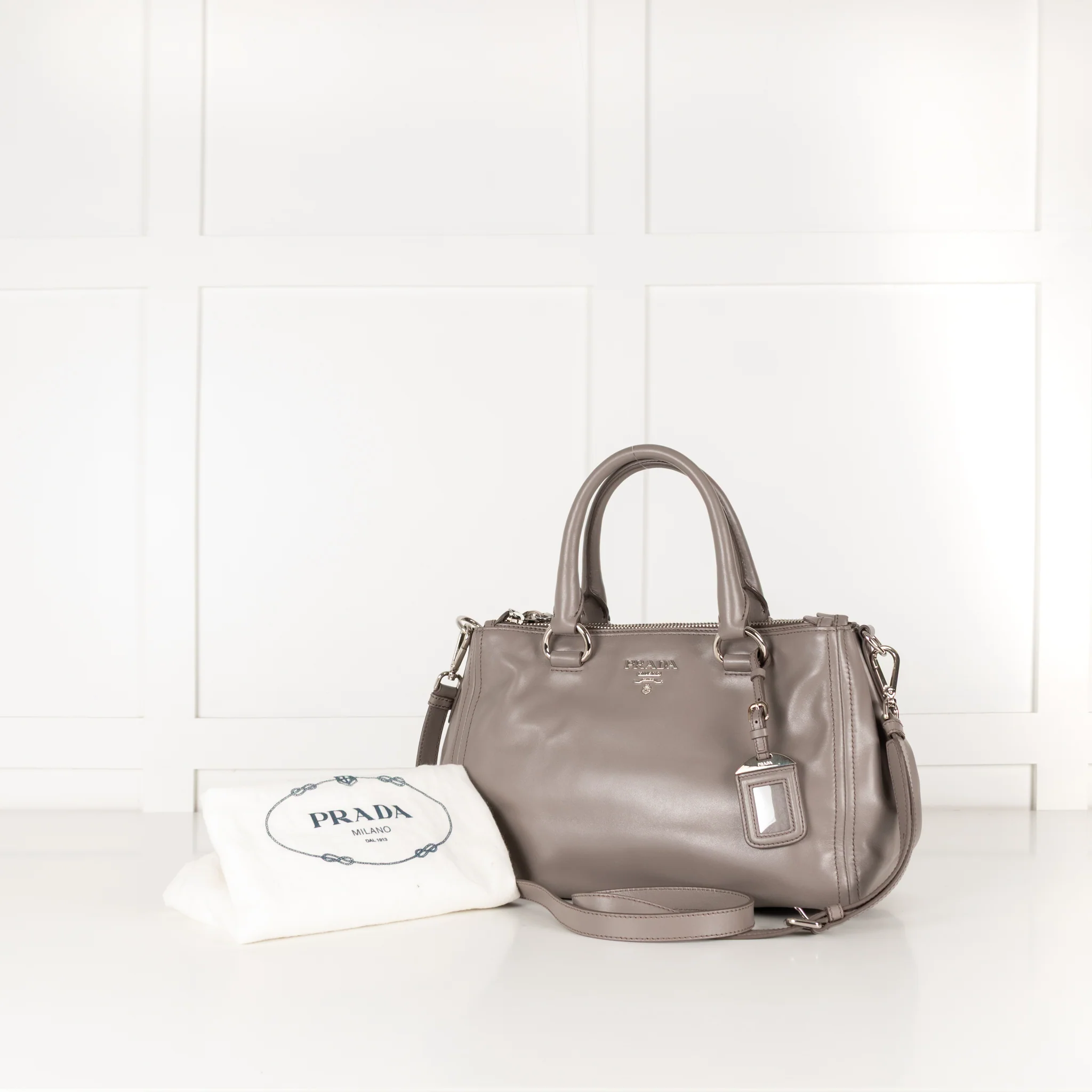Prada Grey Leather Shoulder Strap Handbag - Image 3