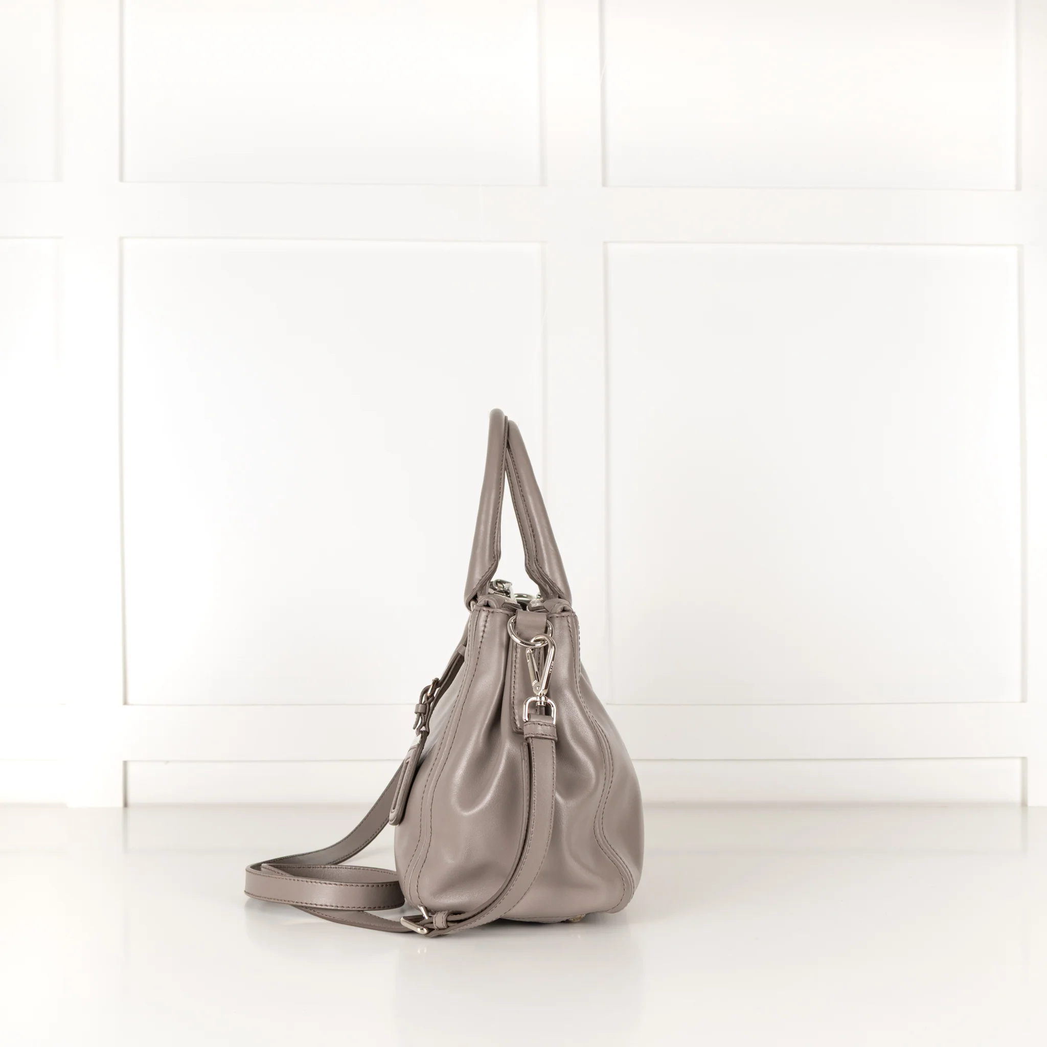 Prada Grey Leather Shoulder Strap Handbag - Image 4