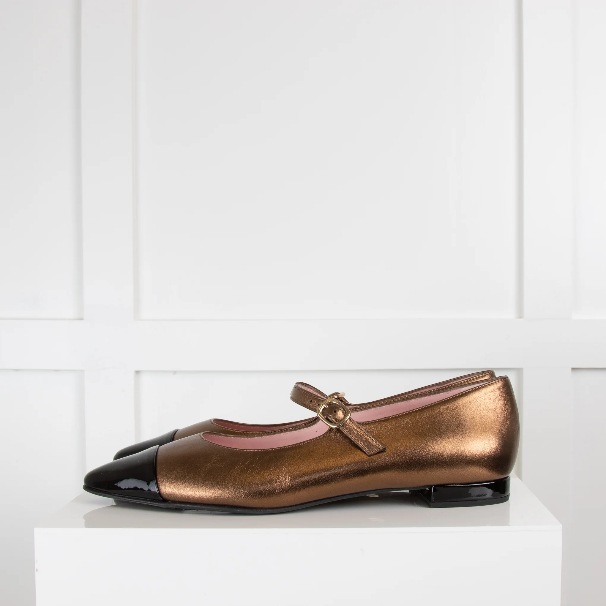 Pretty Ballerinas Bronze Buckle Shoe with Patent Toe - Image 3