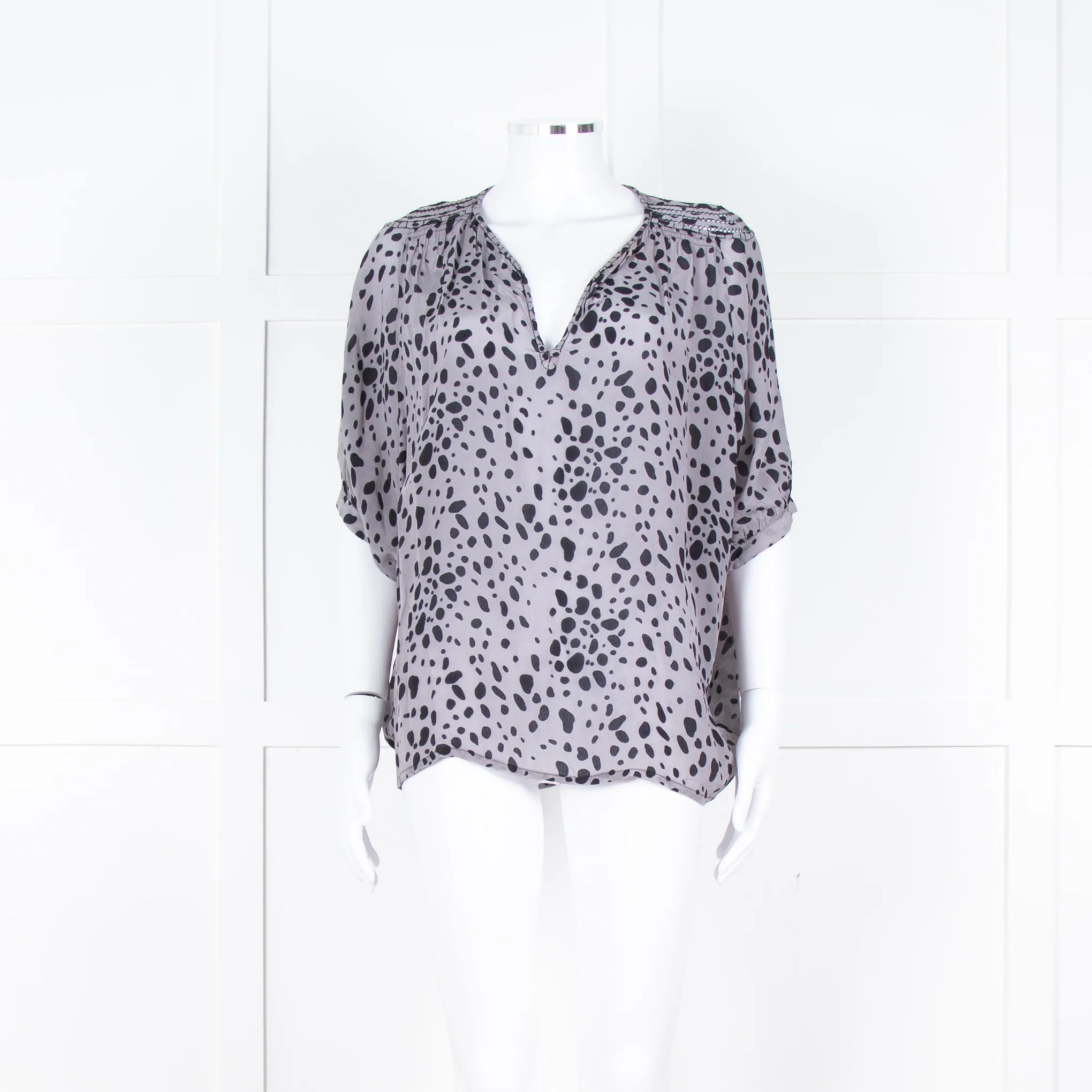 Pyrus Grey Black Pattern Short Sleeve Top