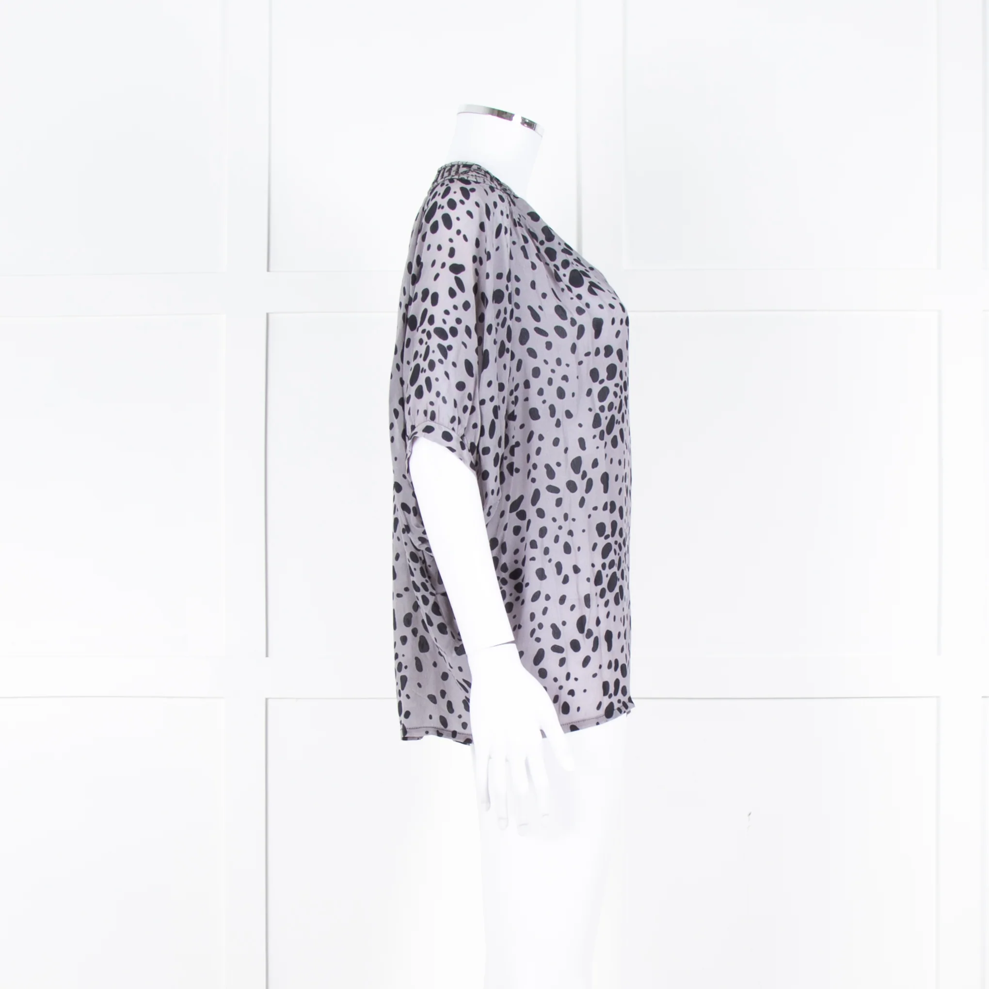 Pyrus Grey Black Pattern Short Sleeve Top - Image 3