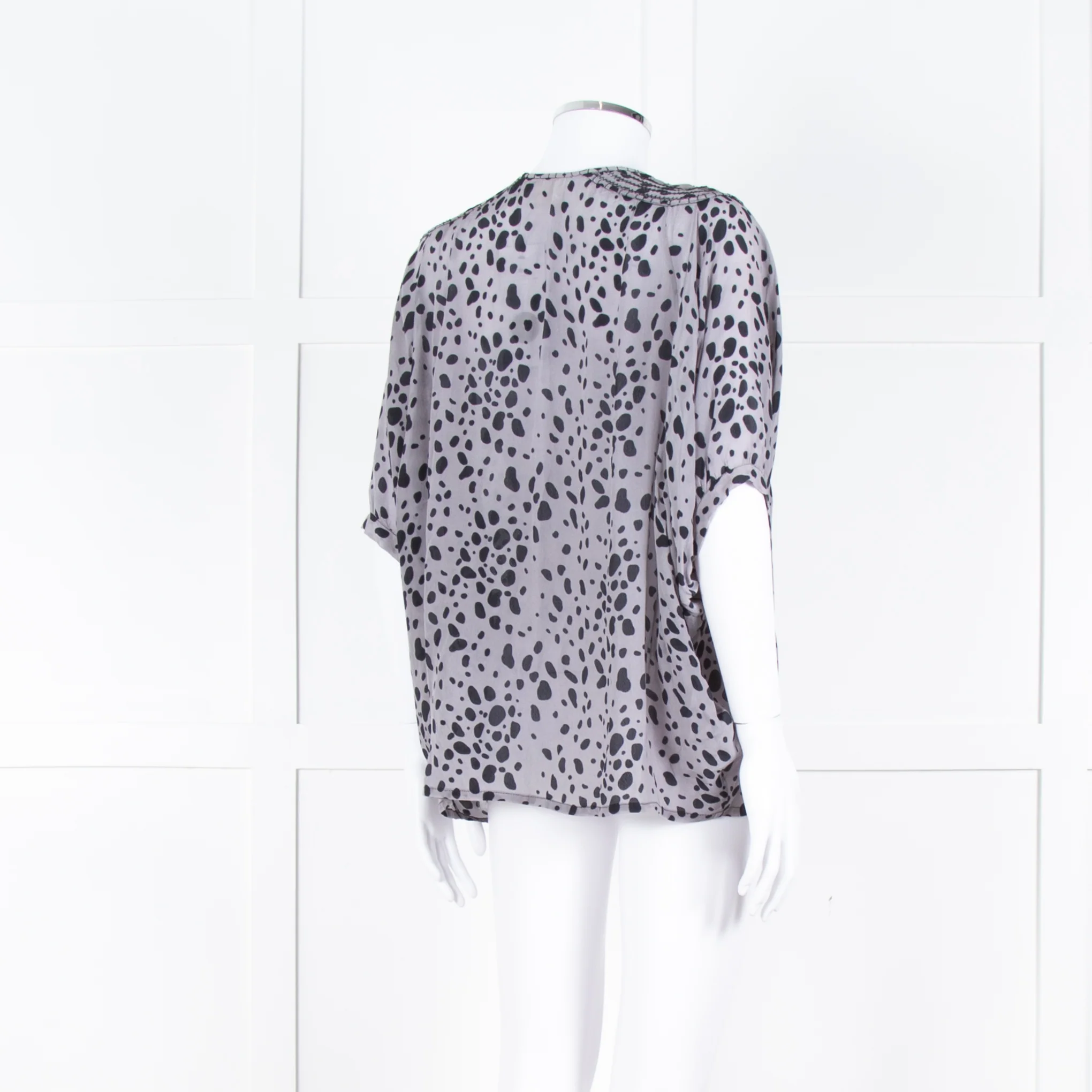 Pyrus Grey Black Pattern Short Sleeve Top - Image 4