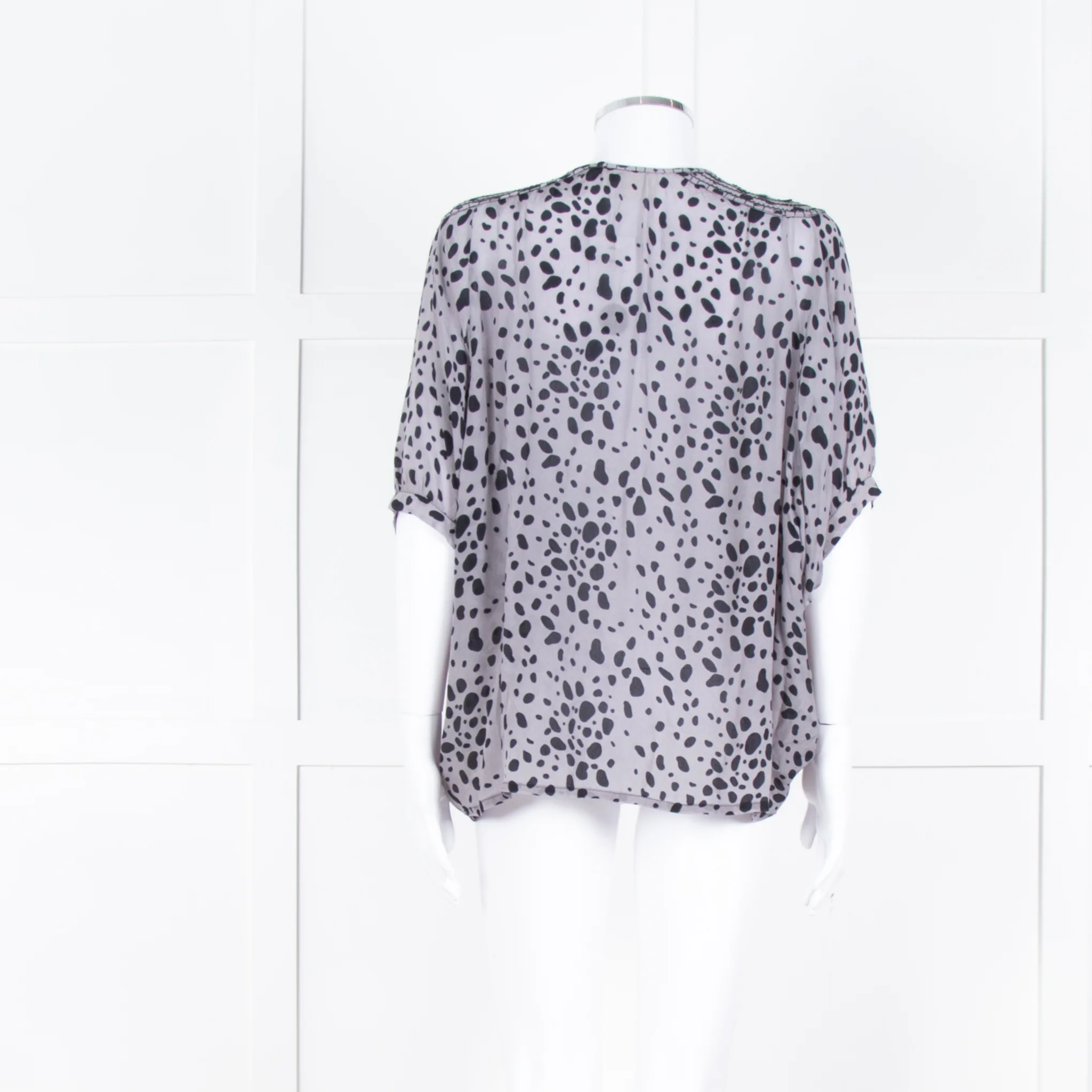 Pyrus Grey Black Pattern Short Sleeve Top - Image 5