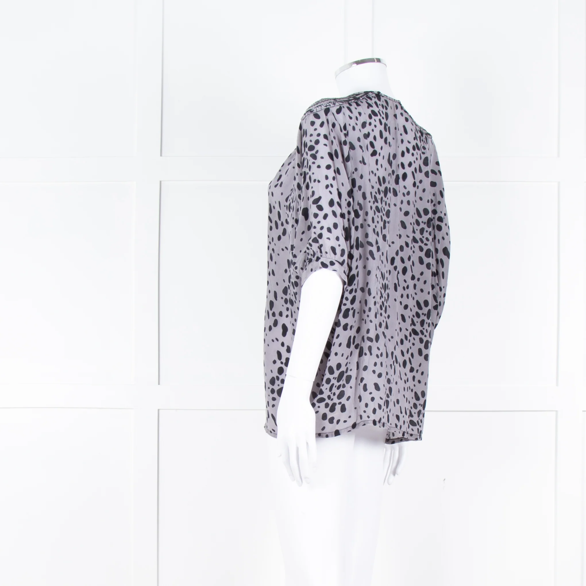 Pyrus Grey Black Pattern Short Sleeve Top - Image 6