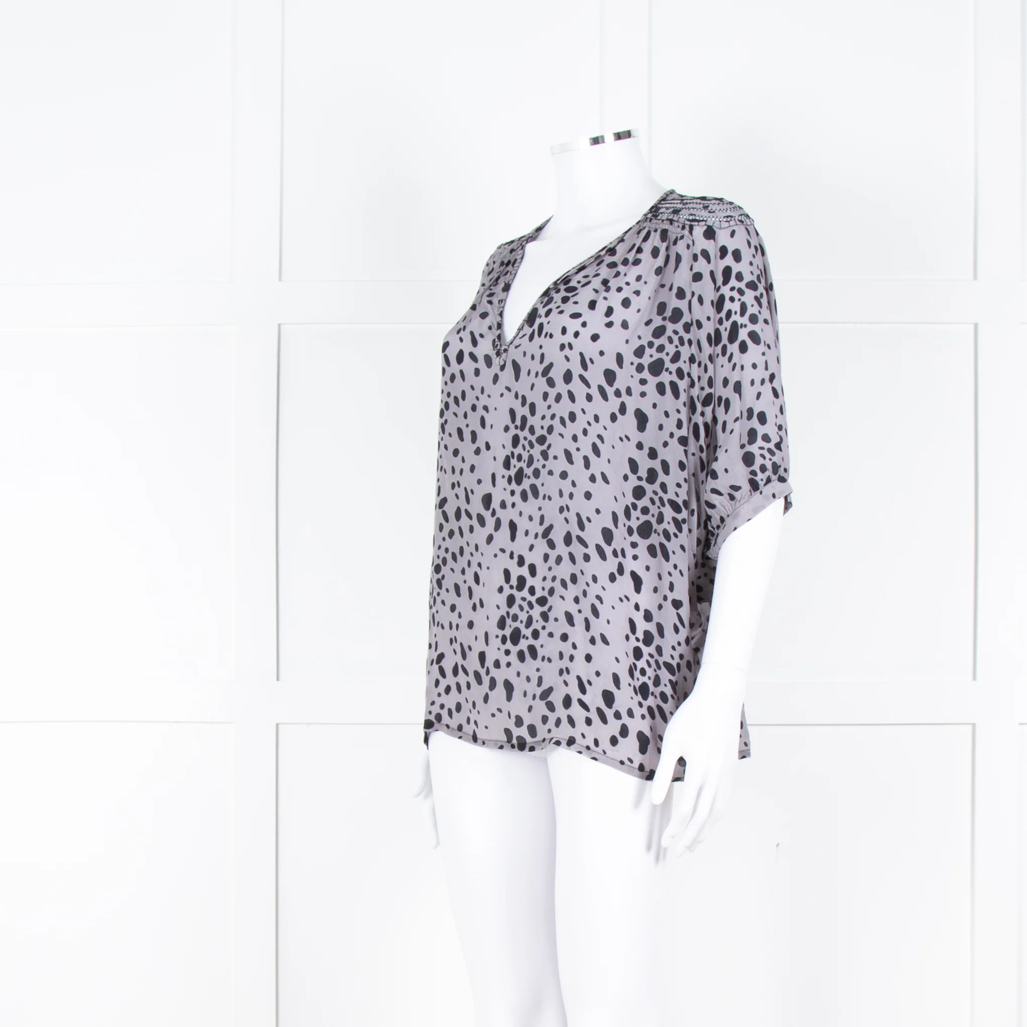 Pyrus Grey Black Pattern Short Sleeve Top - Image 8