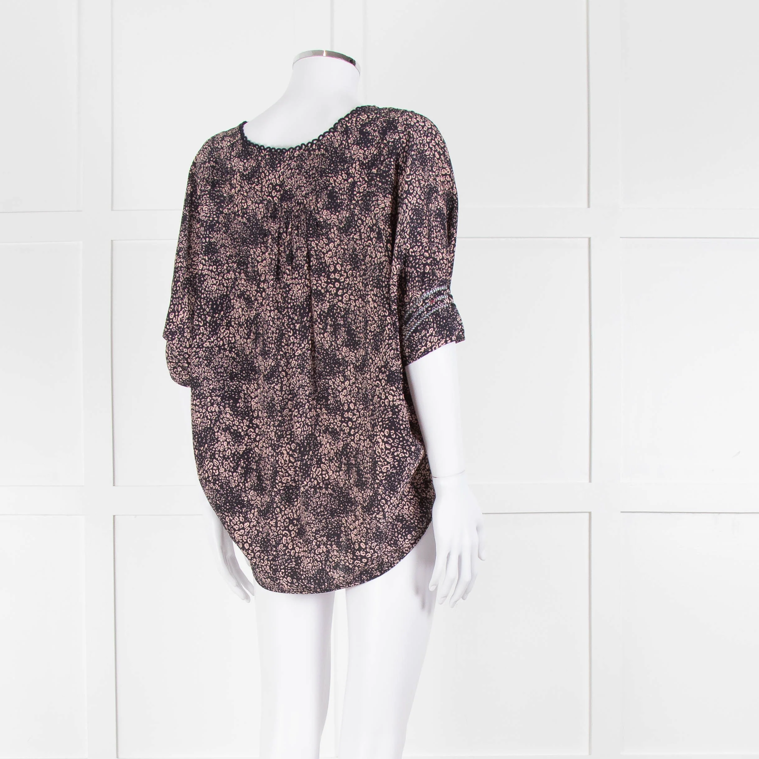 Pyrus Navy Peach Print Oversized Silk Sleeveless Top - Image 4