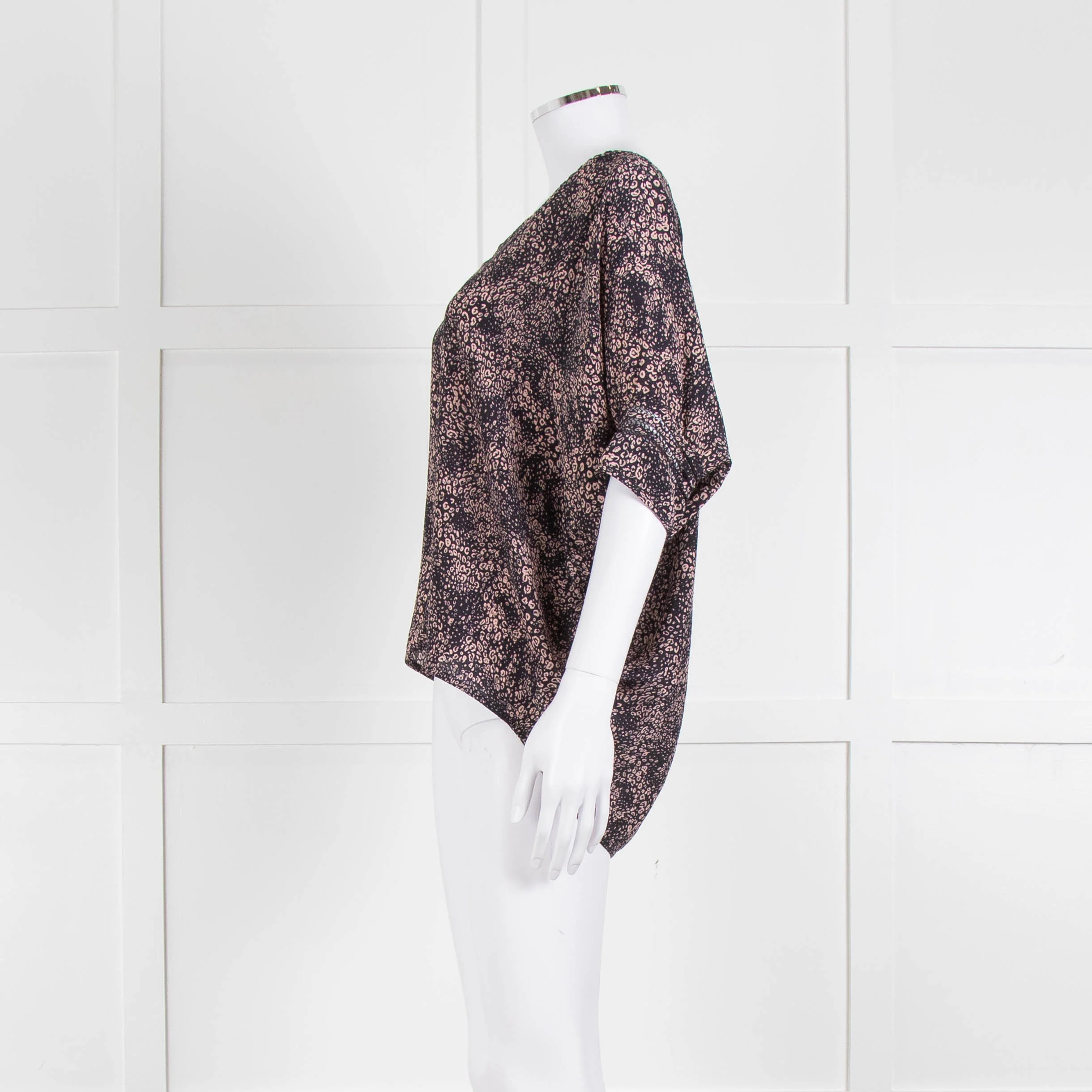 Pyrus Navy Peach Print Oversized Silk Sleeveless Top - Image 7