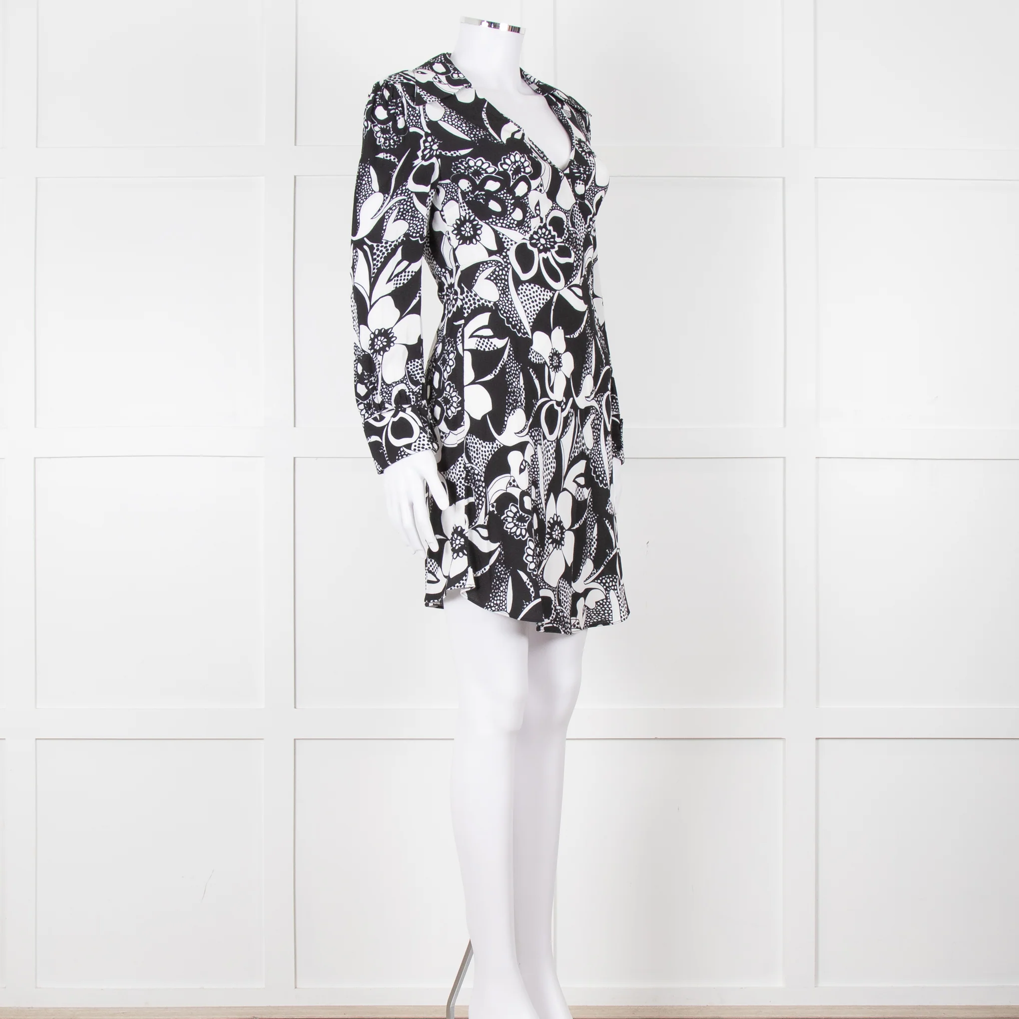 Rixo Black and White Patterened V Neck Dress - Image 2