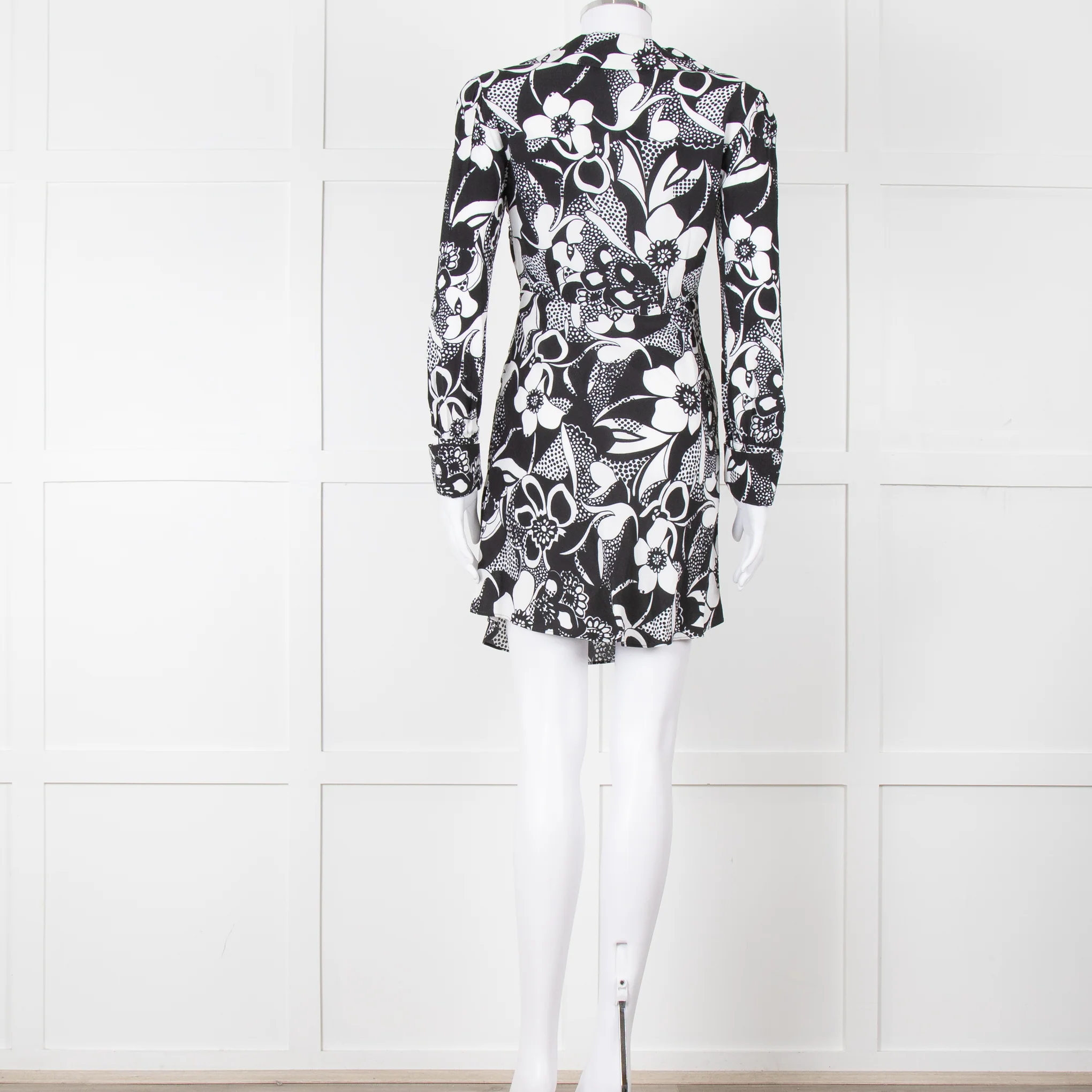 Rixo Black and White Patterened V Neck Dress - Image 5