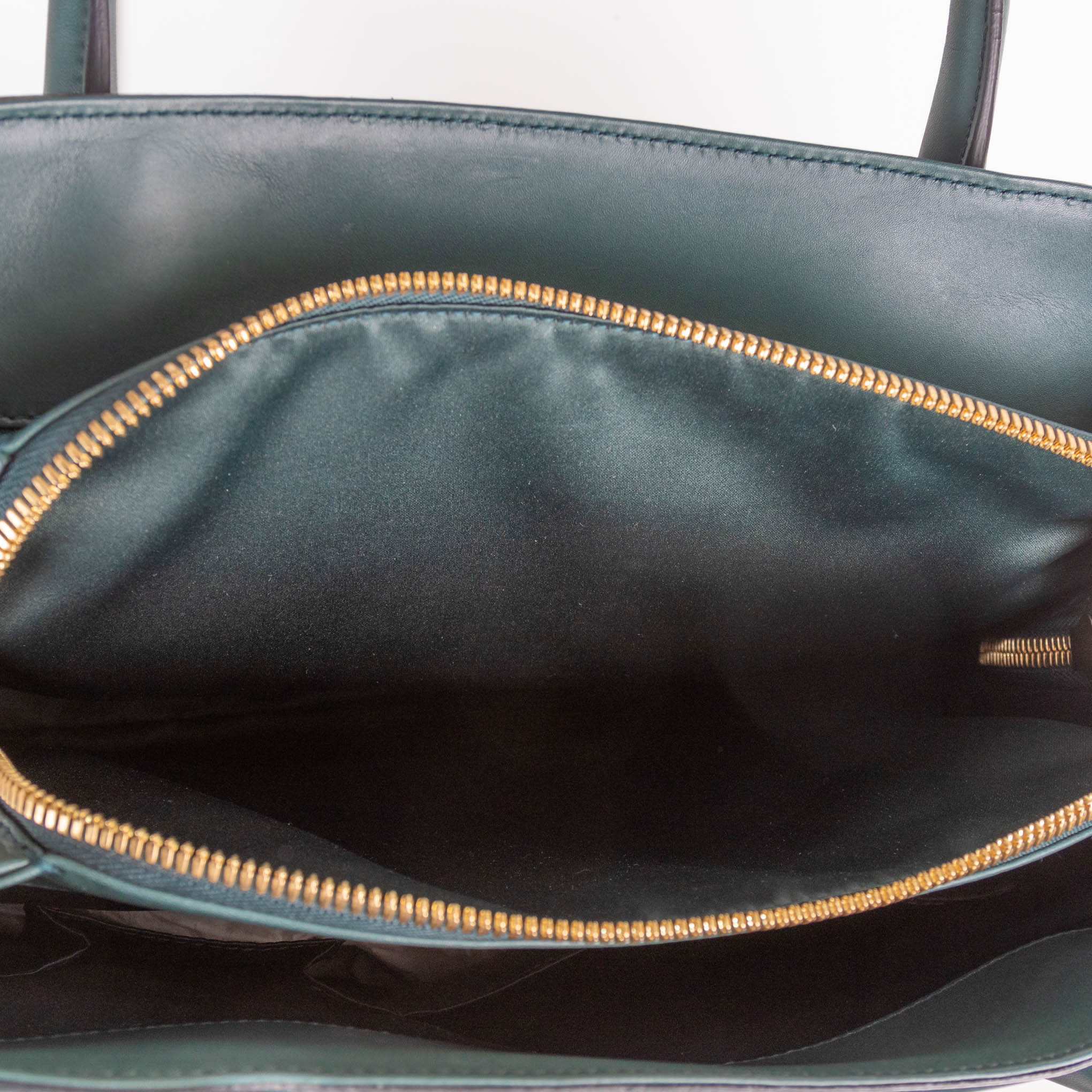Salvatore Ferragamo Bottle Green East/West Fiamma Handbag - Image 6