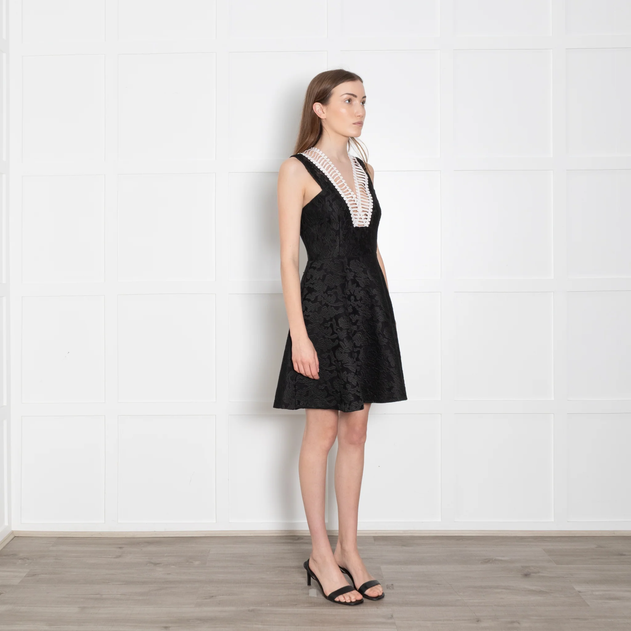 Sandro Black Jacquard White Trim Sleeveless Dress - Image 7