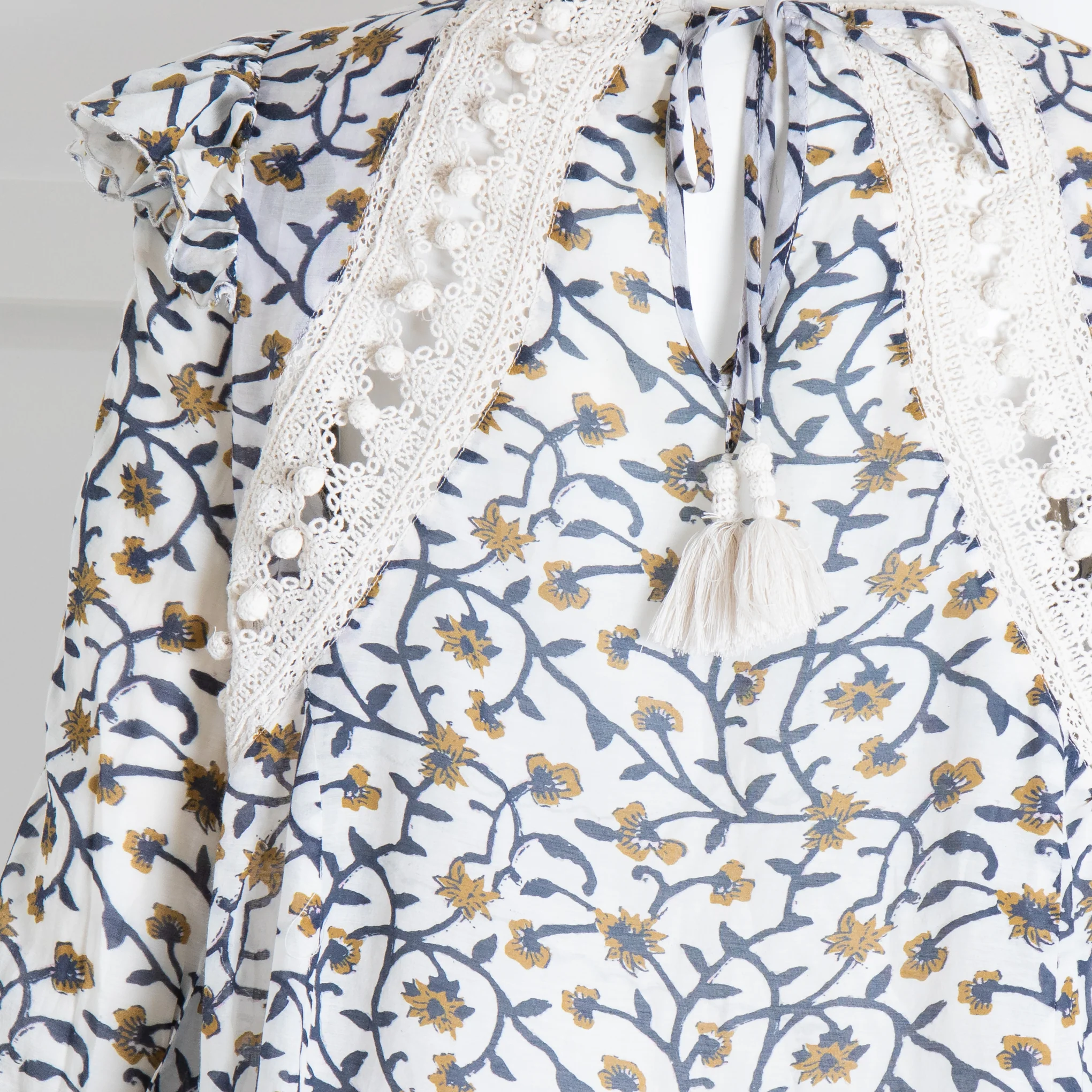 Sea New York White Blue Floral Crochet Trim Long Sleeve Top - Image 4