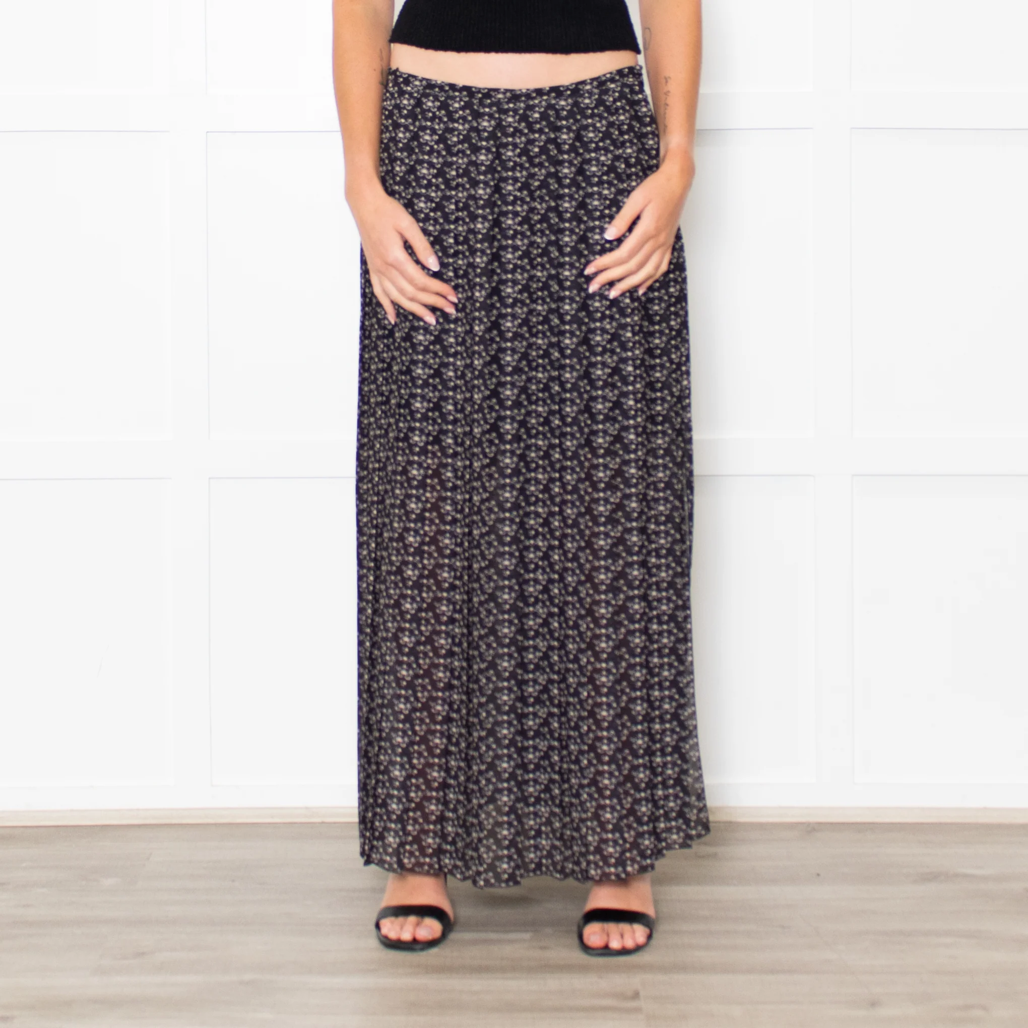 See By Chloe Black White Ditzy Floral Pleated Maxi Skirt - Image 2