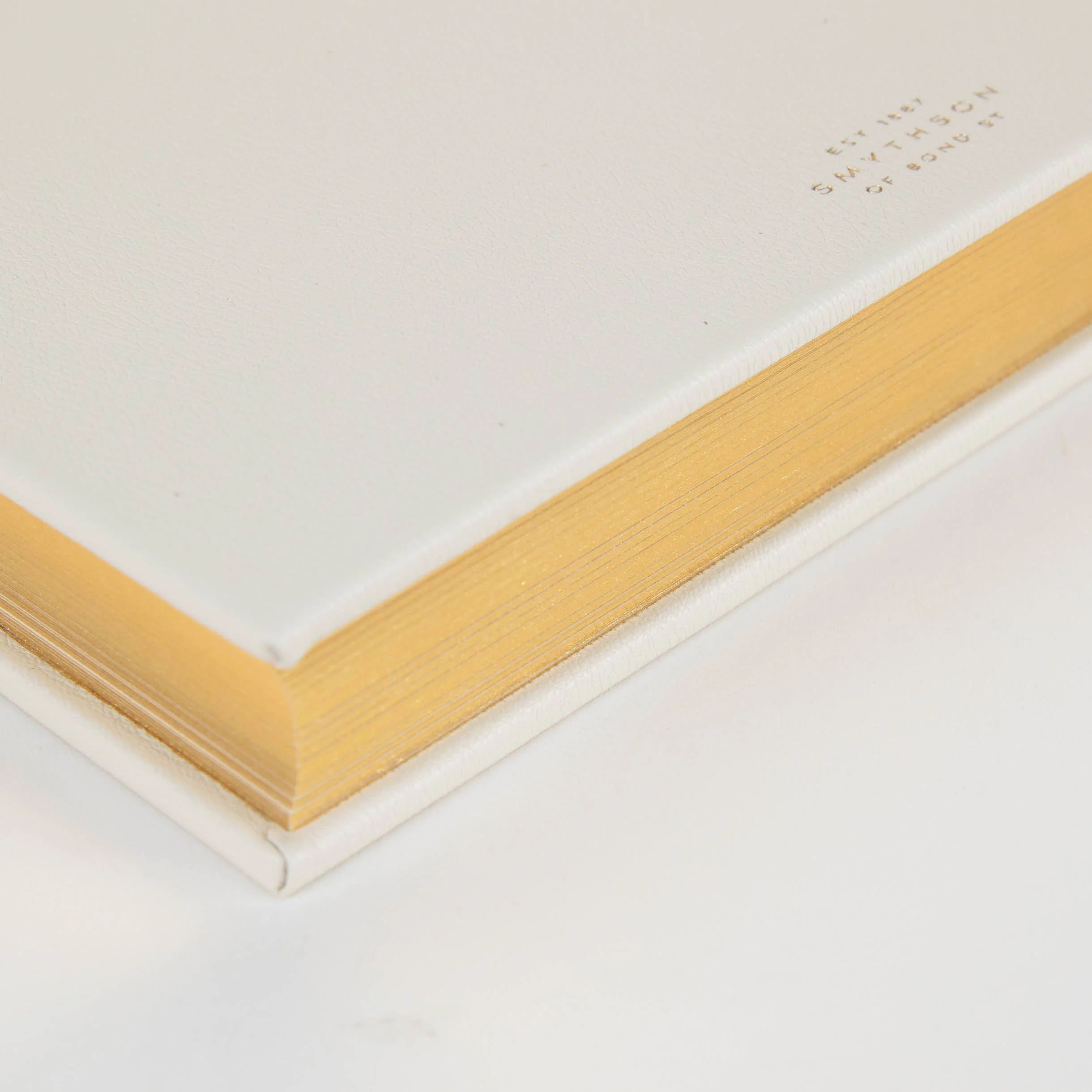 Smythson White Leather Hardbound Medium Guest Book - Image 4