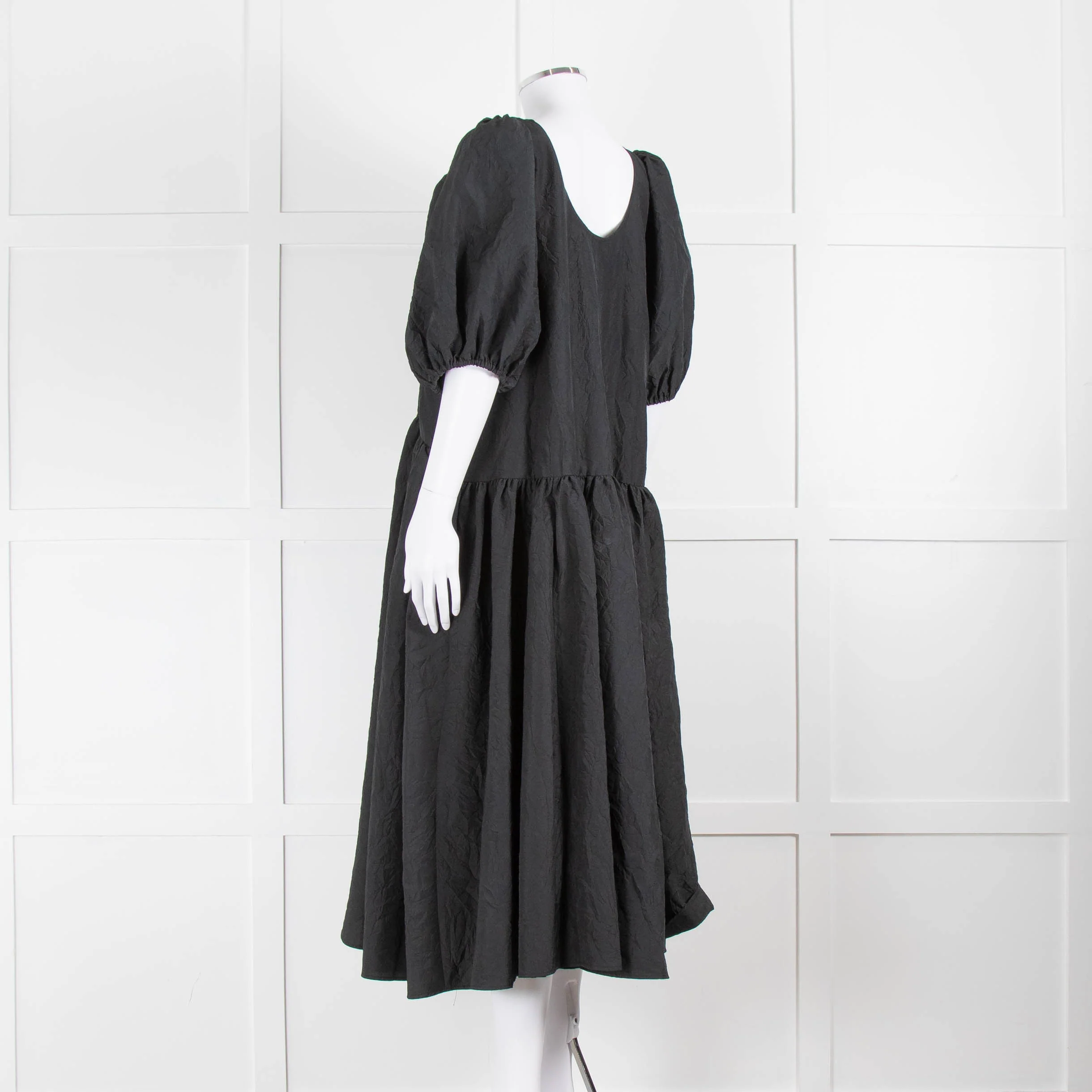 Stine Goya Black Crinkle Tiered Puff Sleeve Midi Dress - Image 6