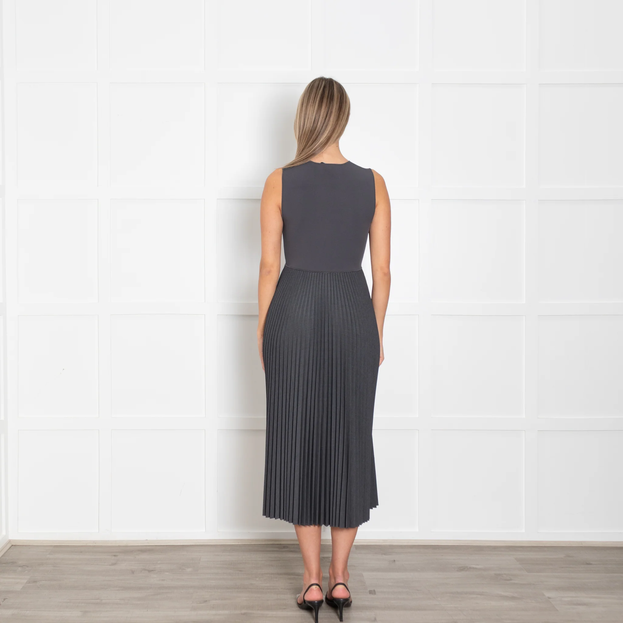 Theory Grey Pleated Detail Sleeveless Dress - Image 5