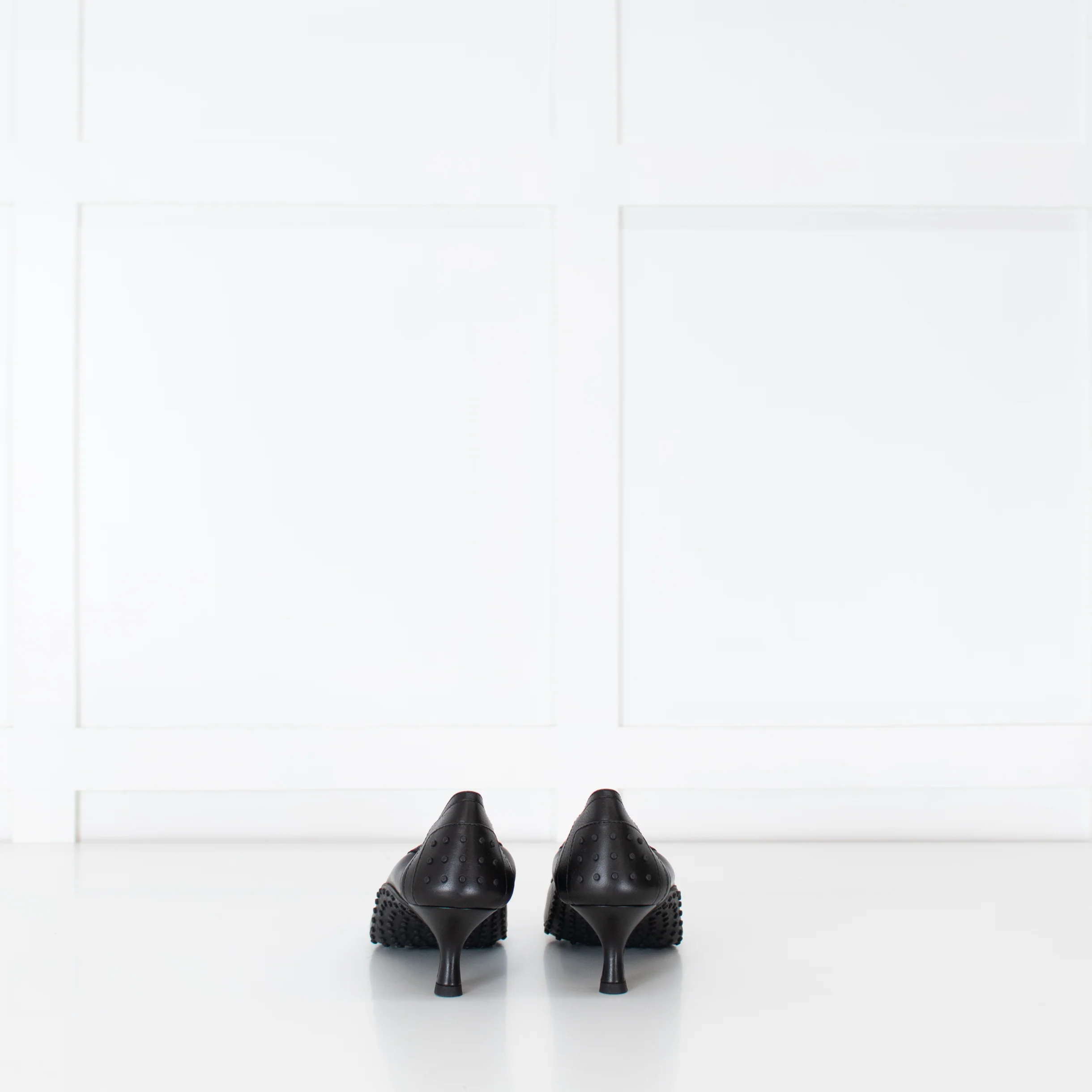 Tods Black Leather Kitten Heels - Image 5