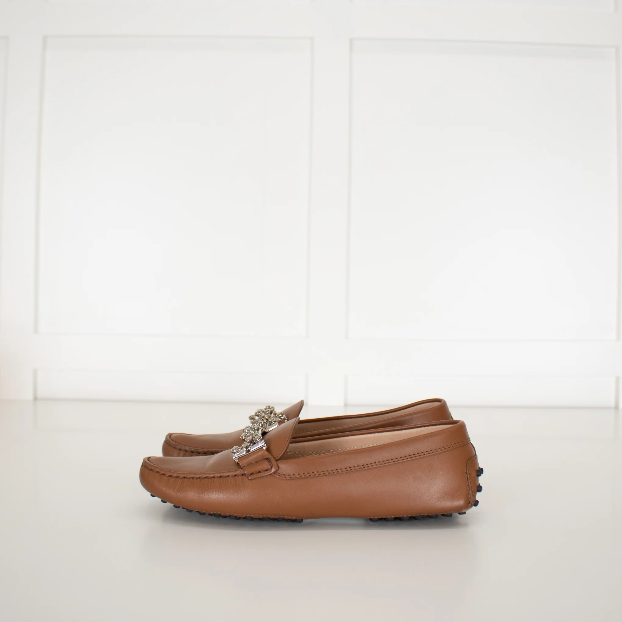 Tods Tan Leather Diamante Detail Loafers - Image 4
