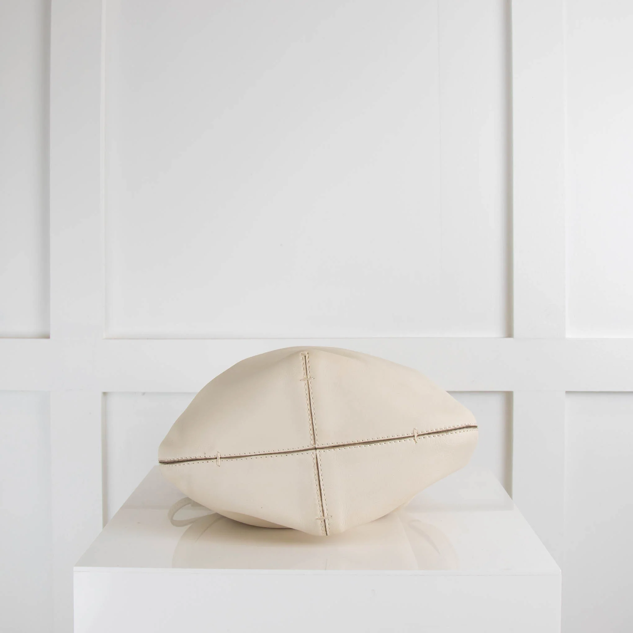 Tods White Leather Mini Bucket Bag - Image 5