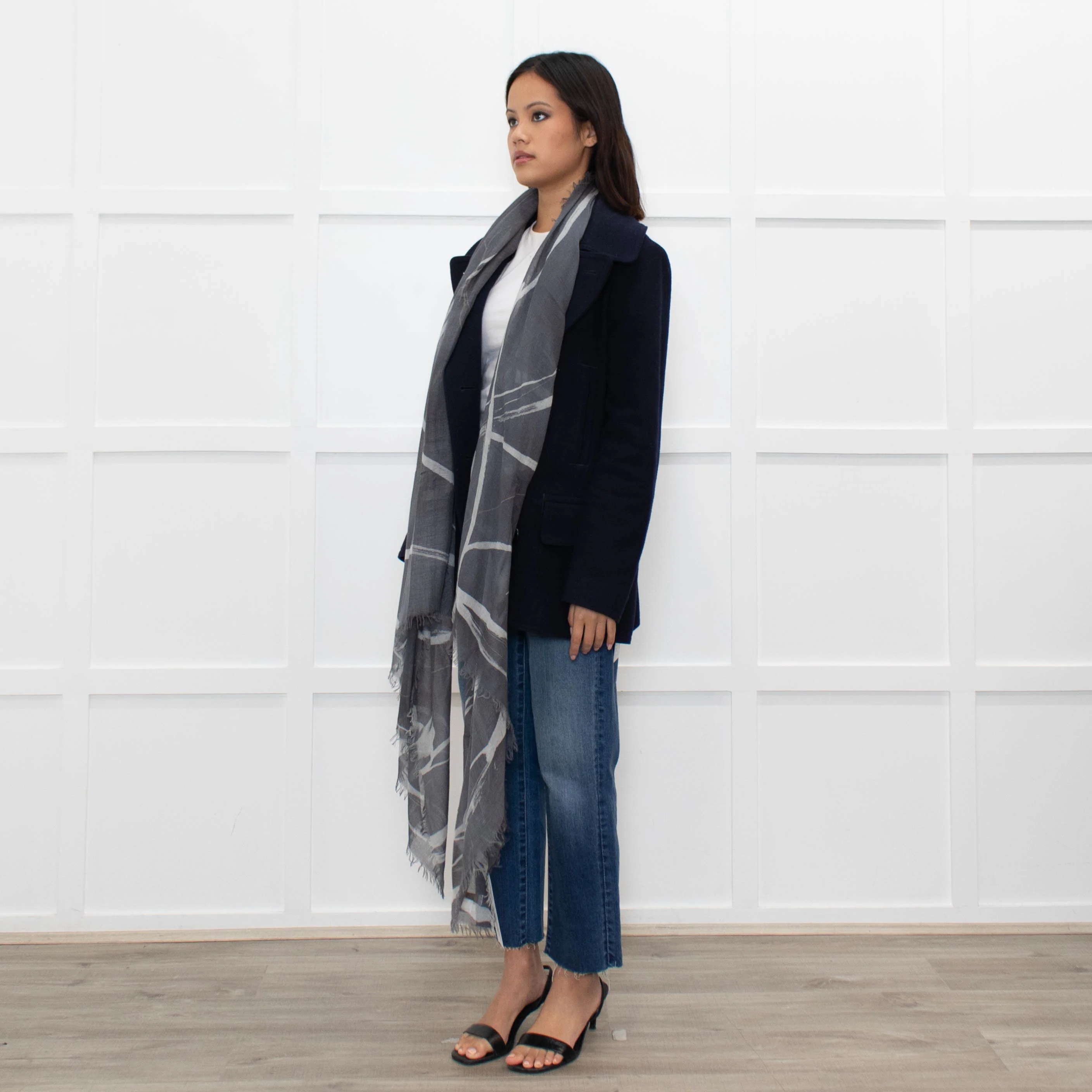 Tonet Grey Fine Patterned Scarf - Image 4