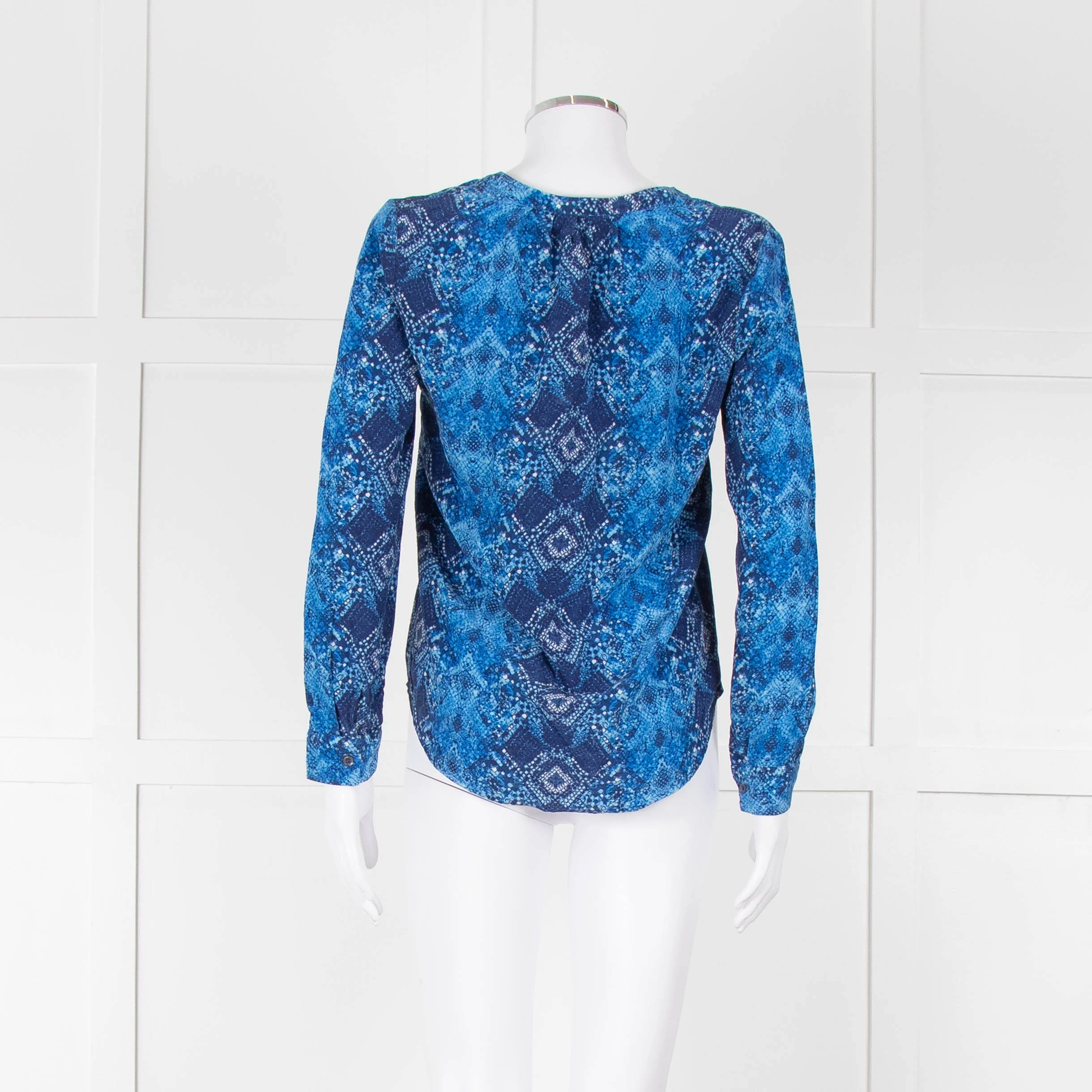Trilogy Navy & Blue Silk Print Top - Image 5