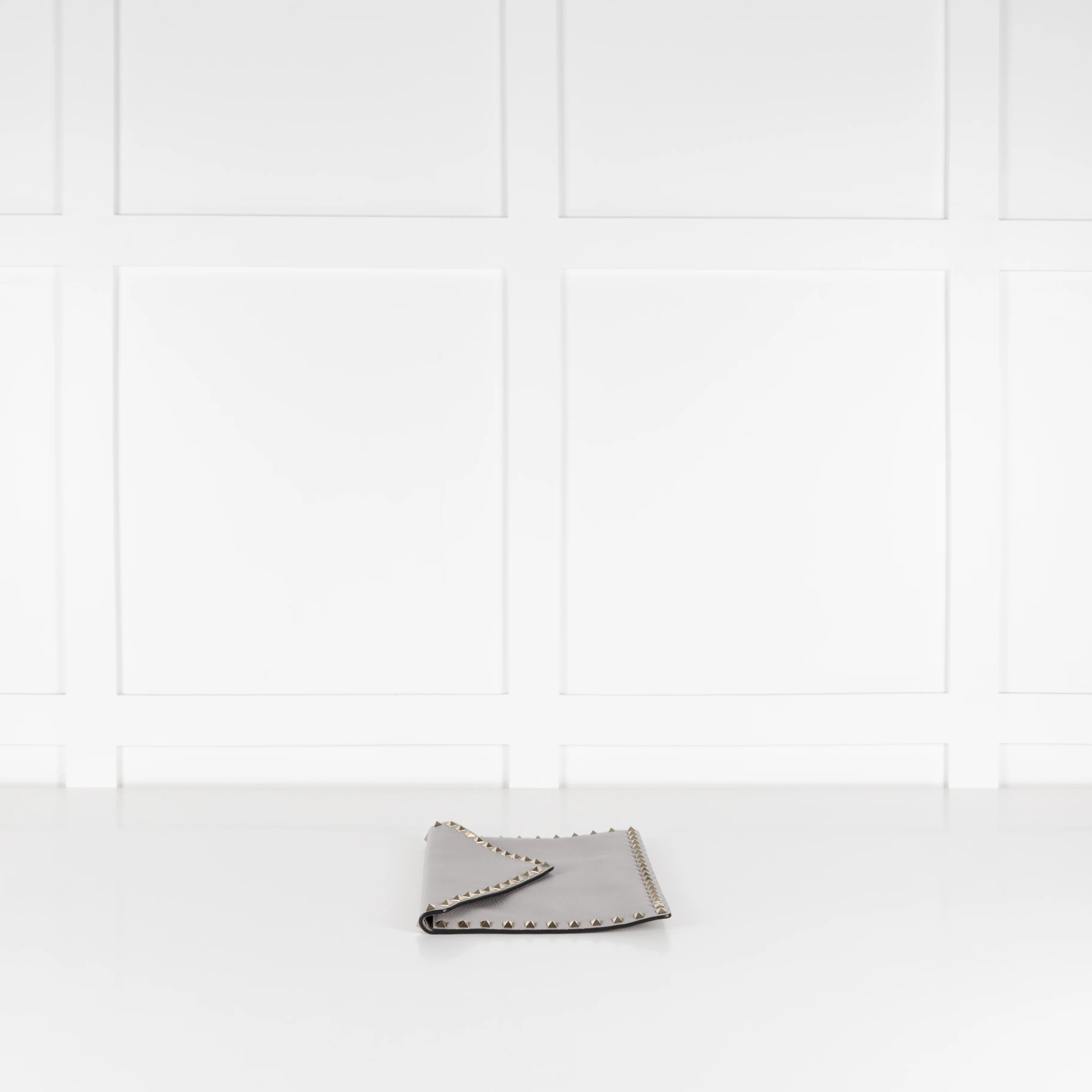 Valentino Grey Grained Leather Rockstud Envelope Clutch - Image 4