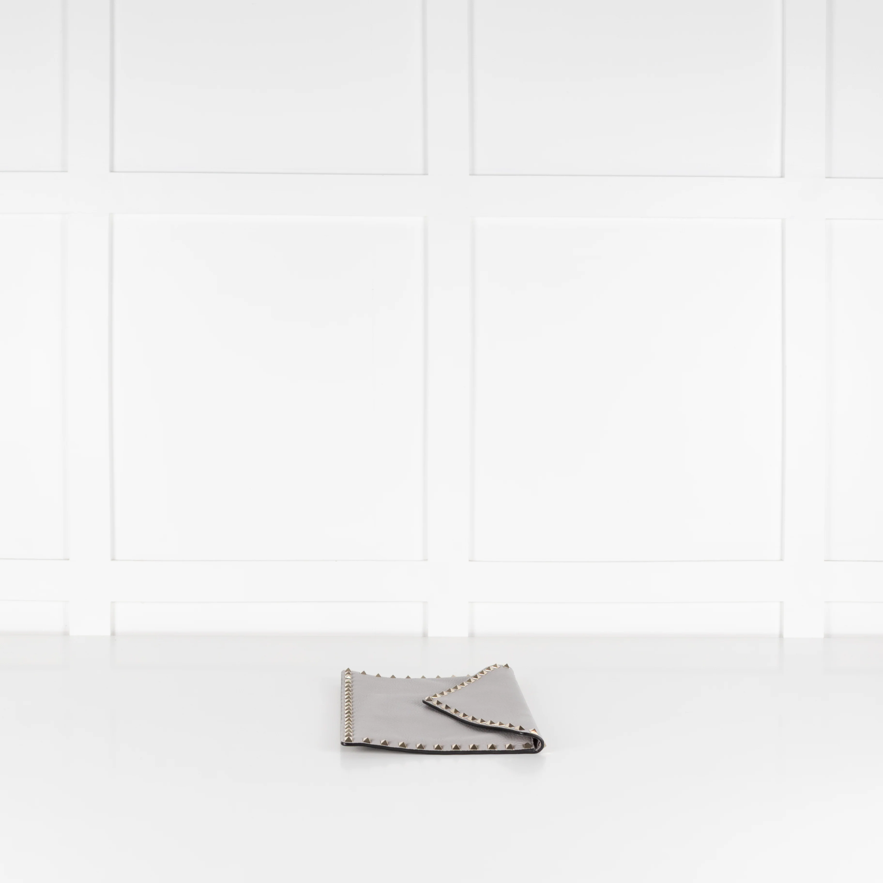 Valentino Grey Grained Leather Rockstud Envelope Clutch - Image 5