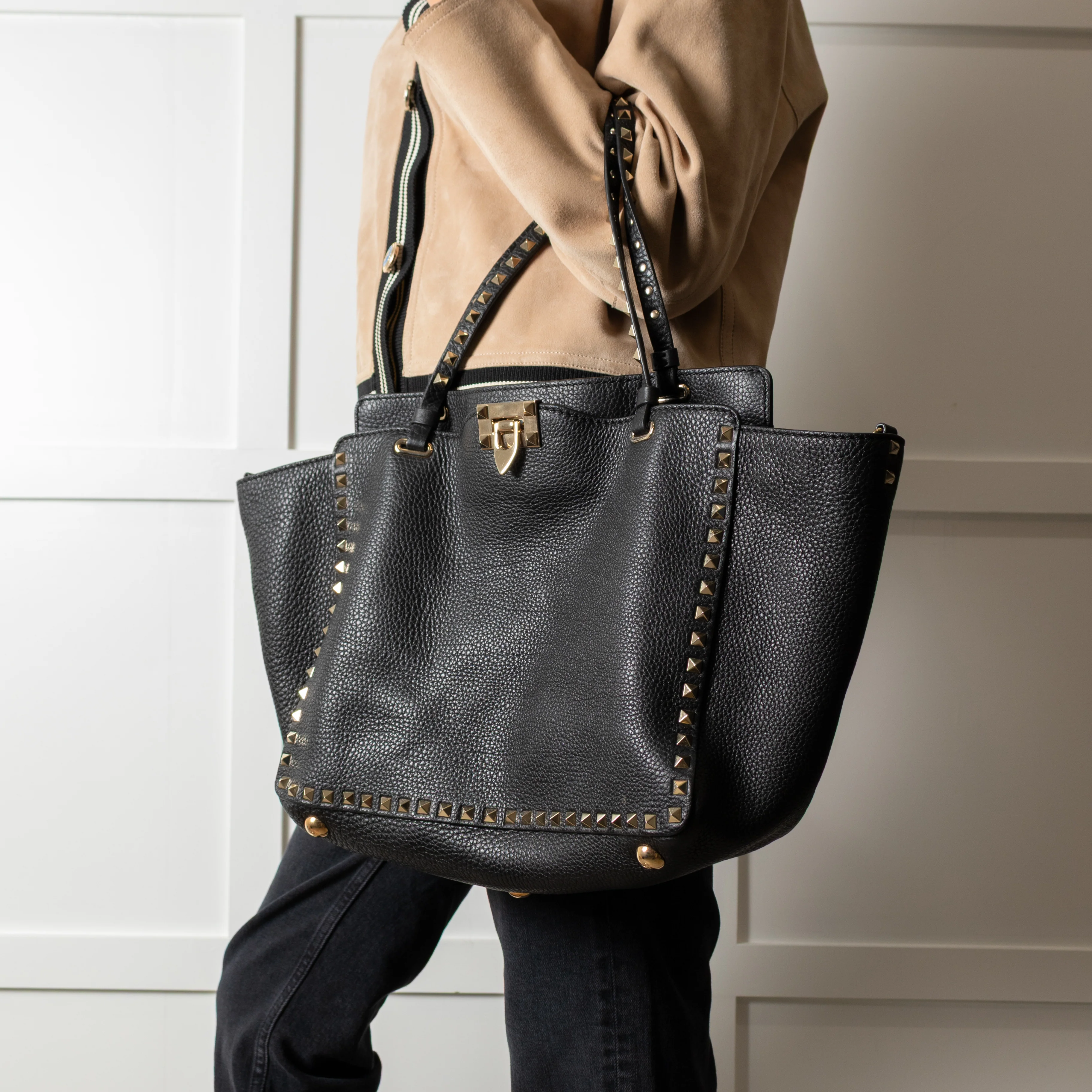 Valentino Black Grained Leather Rockstud Tote Bag - Image 4