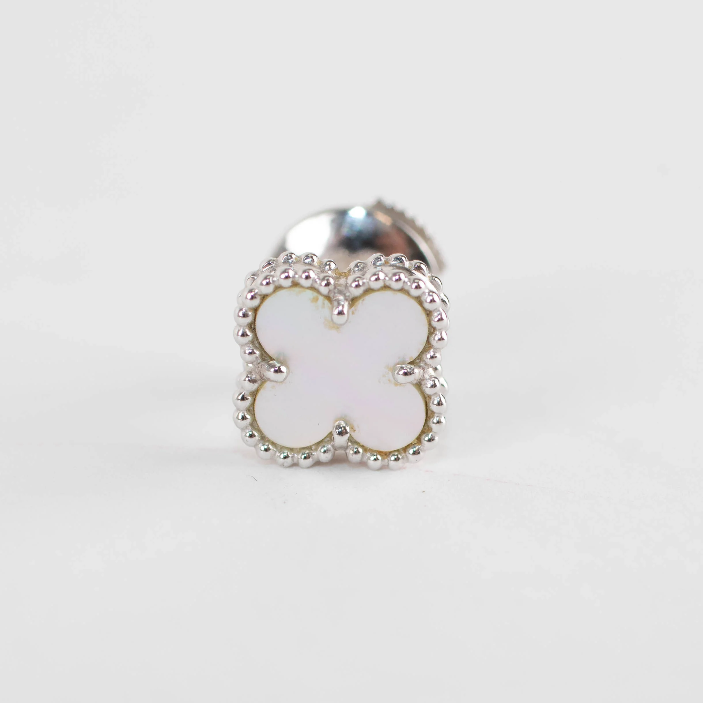 Van Cleef & Arpels 18ct White Gold Mother Of Pearl Sweet Alhambra Earstuds - Image 10