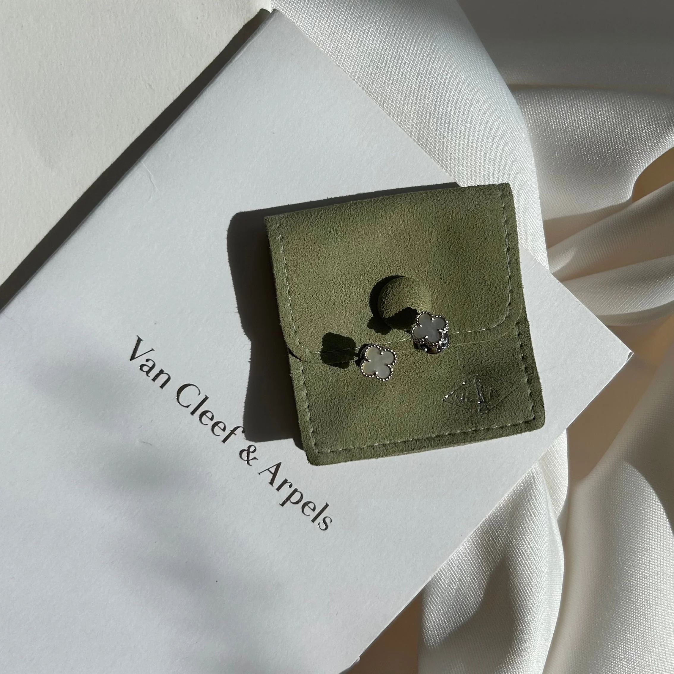 Van Cleef & Arpels 18ct White Gold Mother Of Pearl Sweet Alhambra Earstuds - Image 2