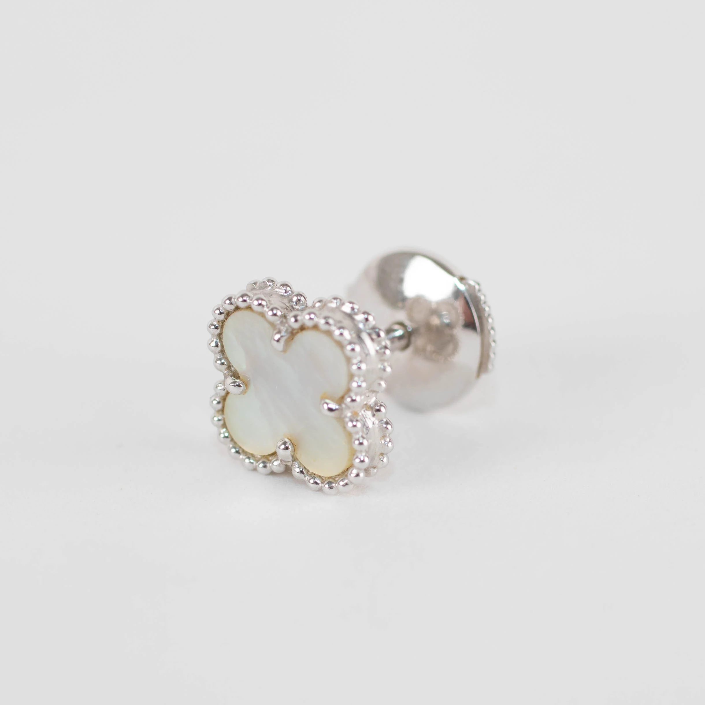Van Cleef & Arpels 18ct White Gold Mother Of Pearl Sweet Alhambra Earstuds - Image 7