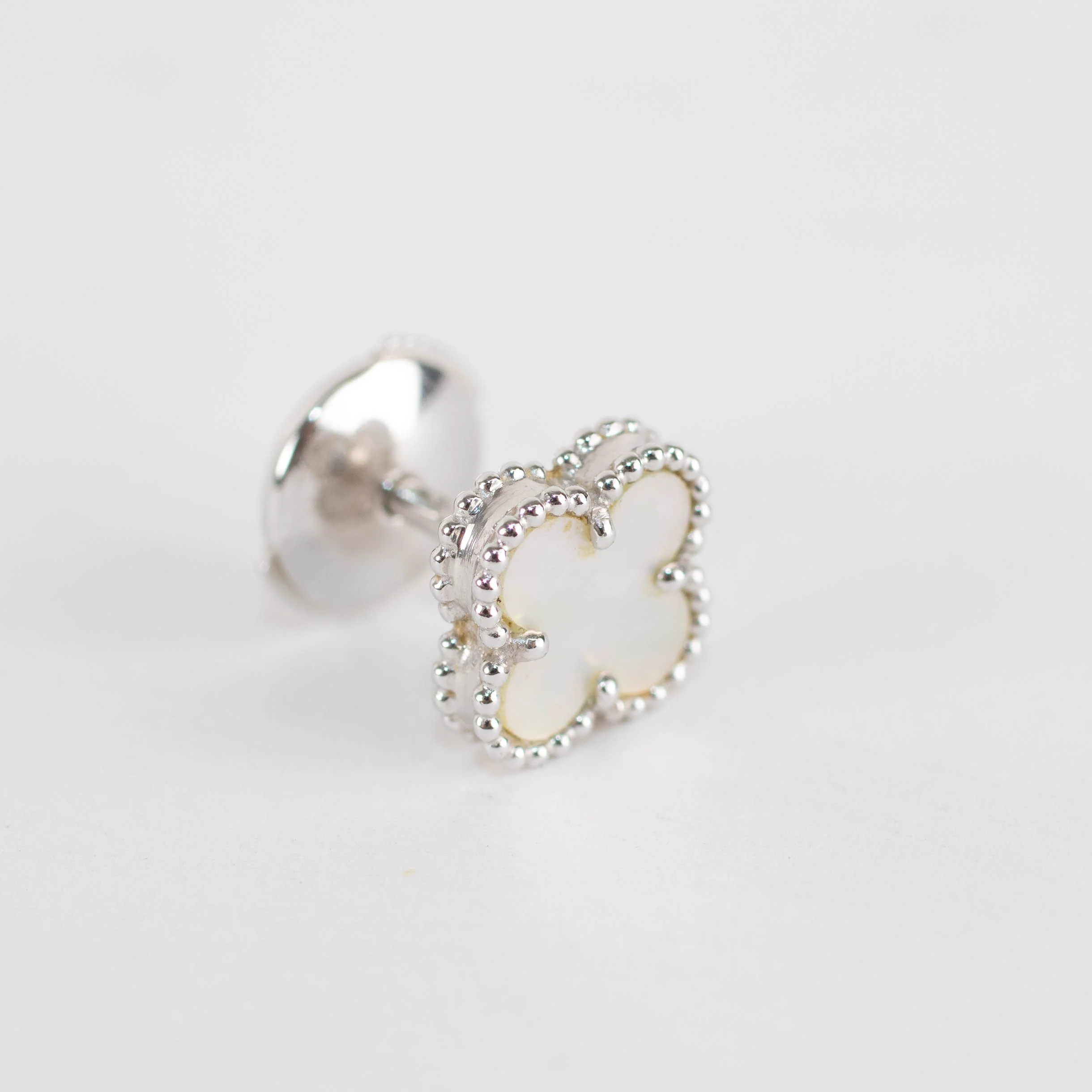 Van Cleef & Arpels 18ct White Gold Mother Of Pearl Sweet Alhambra Earstuds - Image 8