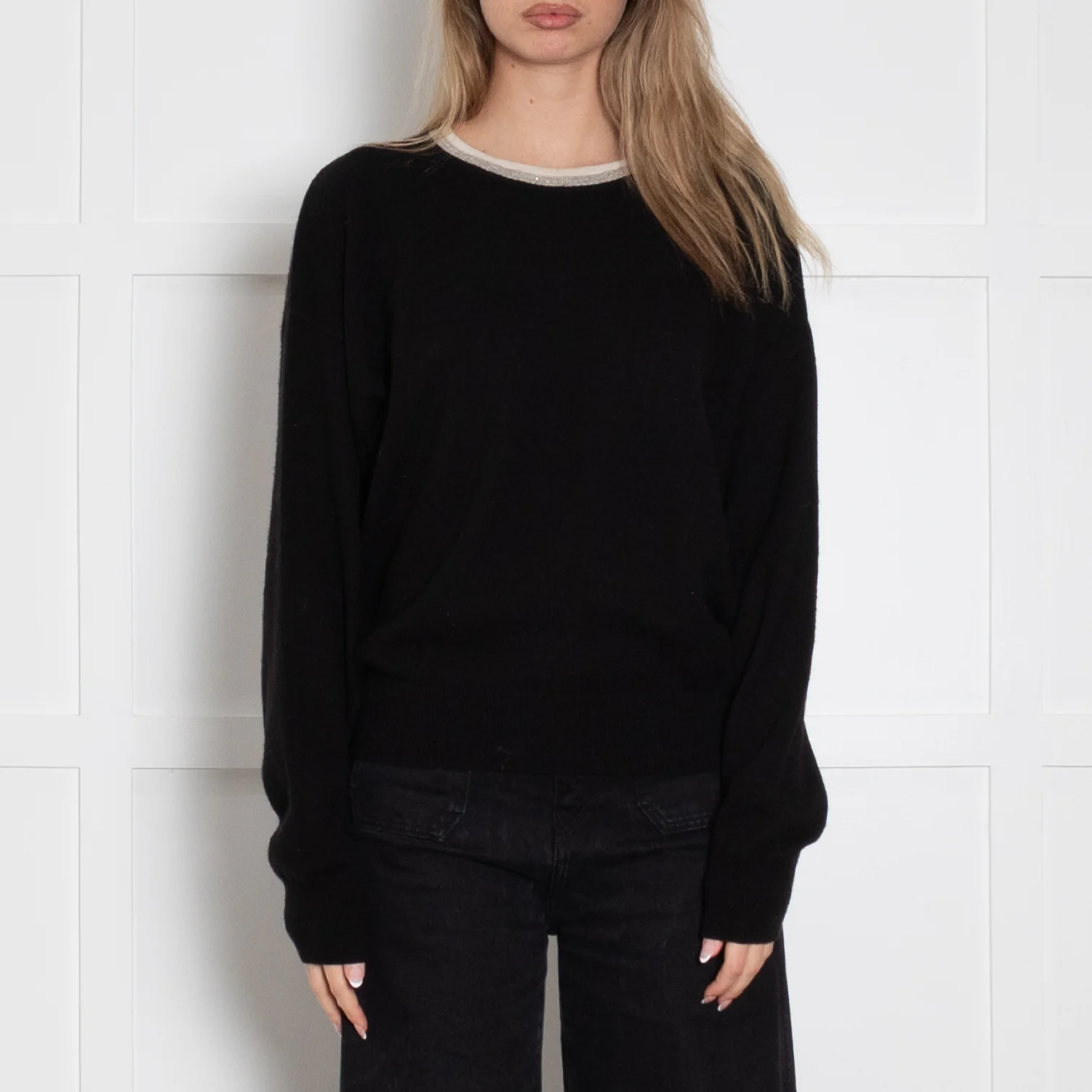 Van Kukil Black Cashmere Jumper With White Detailed Neckline - Image 2