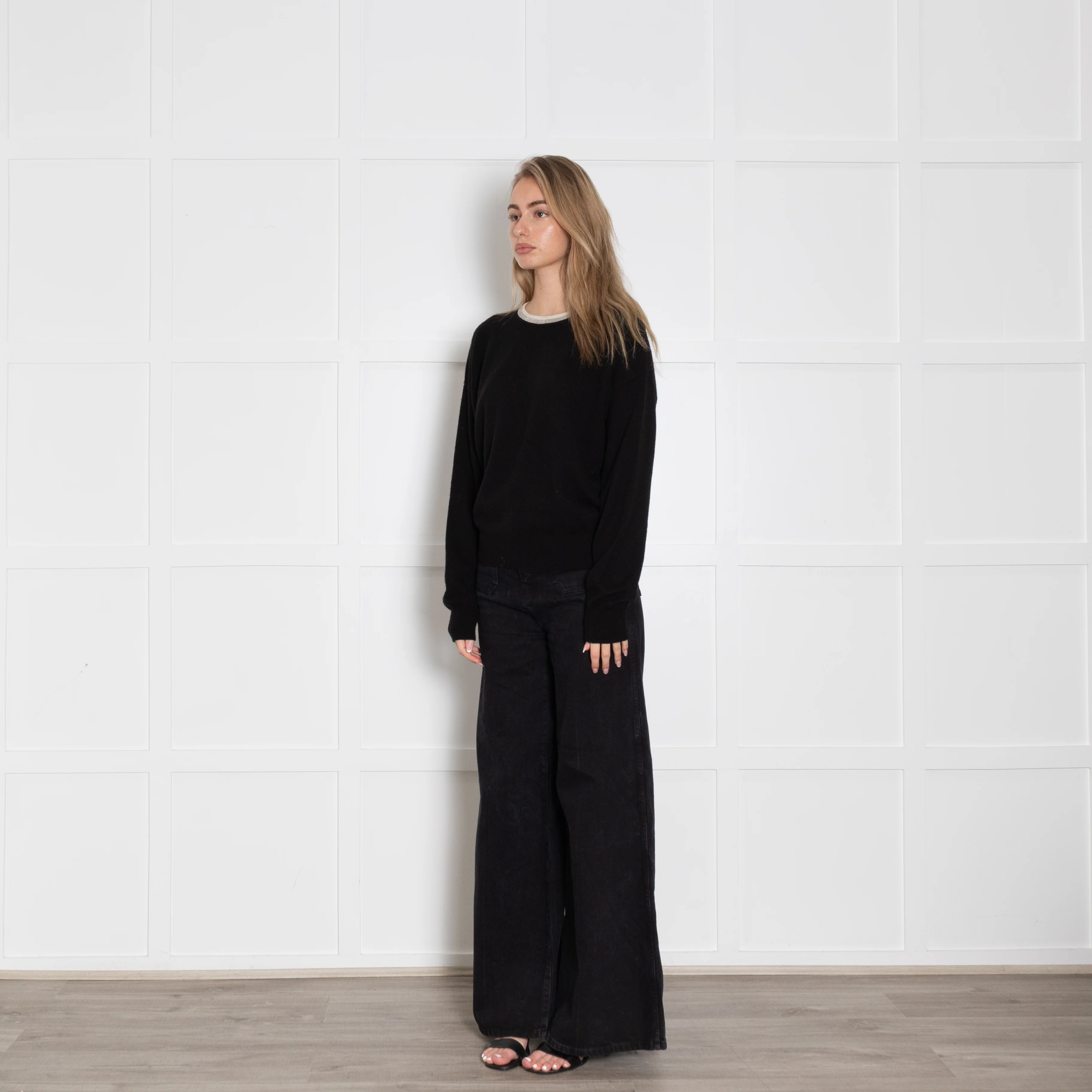 Van Kukil Black Cashmere Jumper With White Detailed Neckline - Image 3