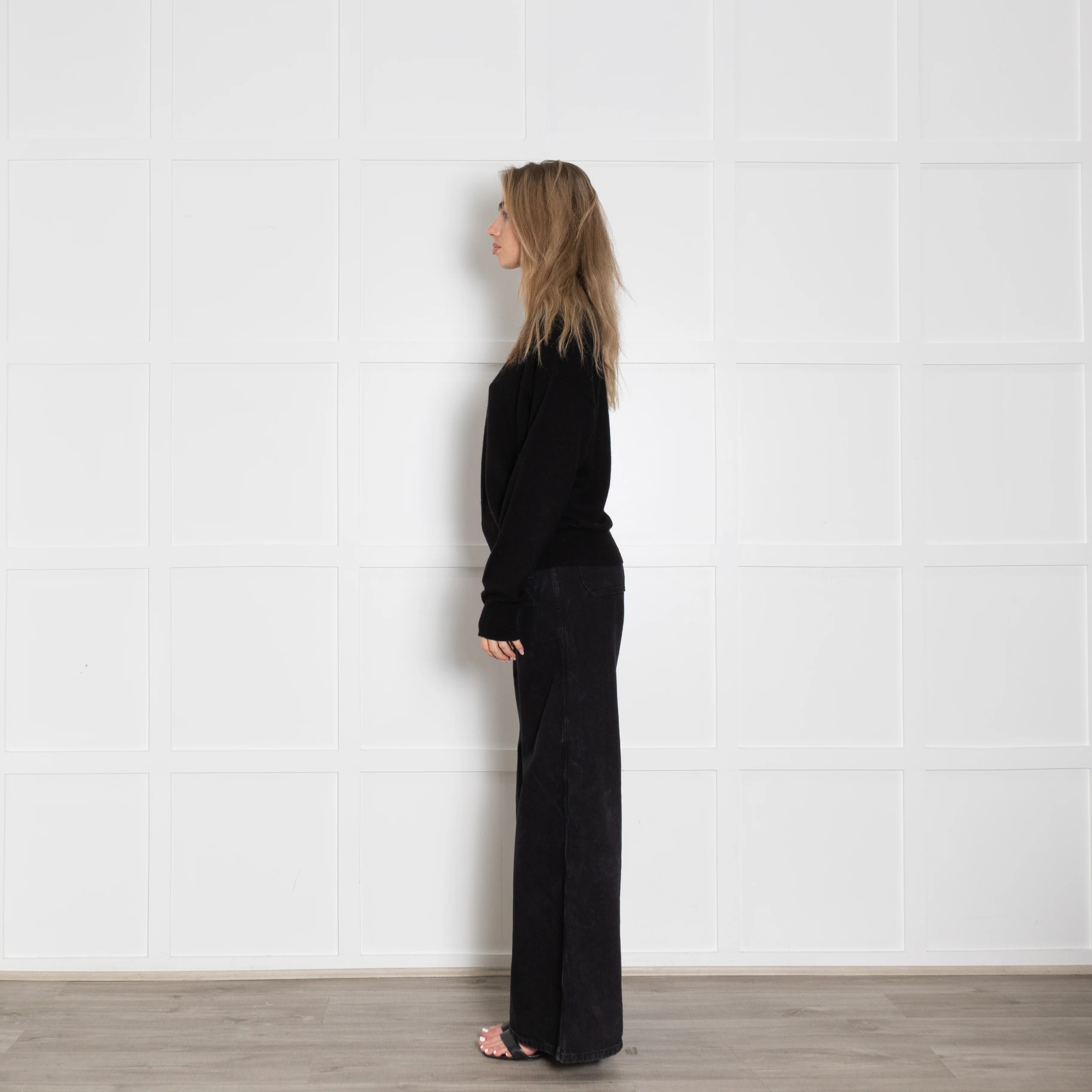 Van Kukil Black Cashmere Jumper With White Detailed Neckline - Image 4