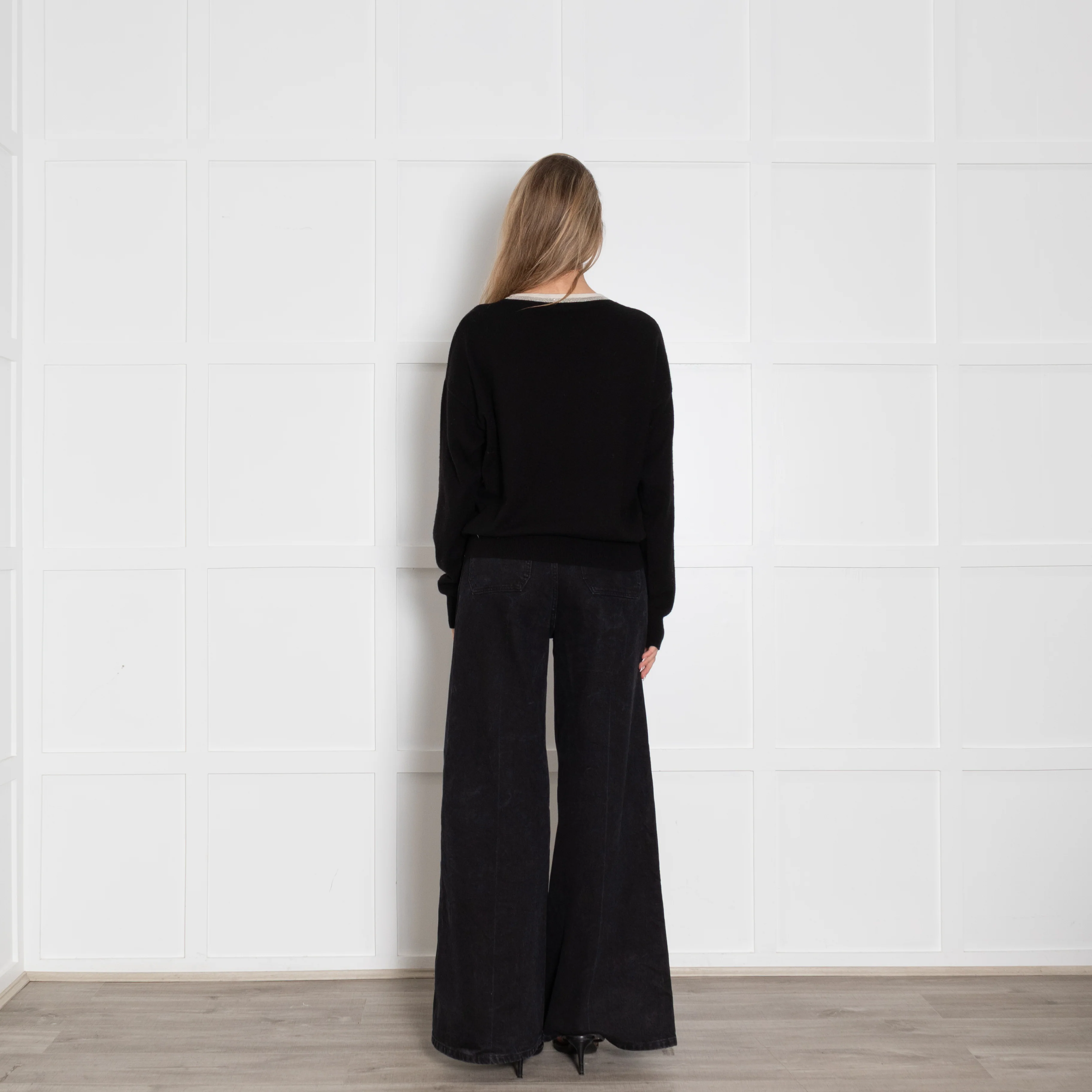 Van Kukil Black Cashmere Jumper With White Detailed Neckline - Image 5