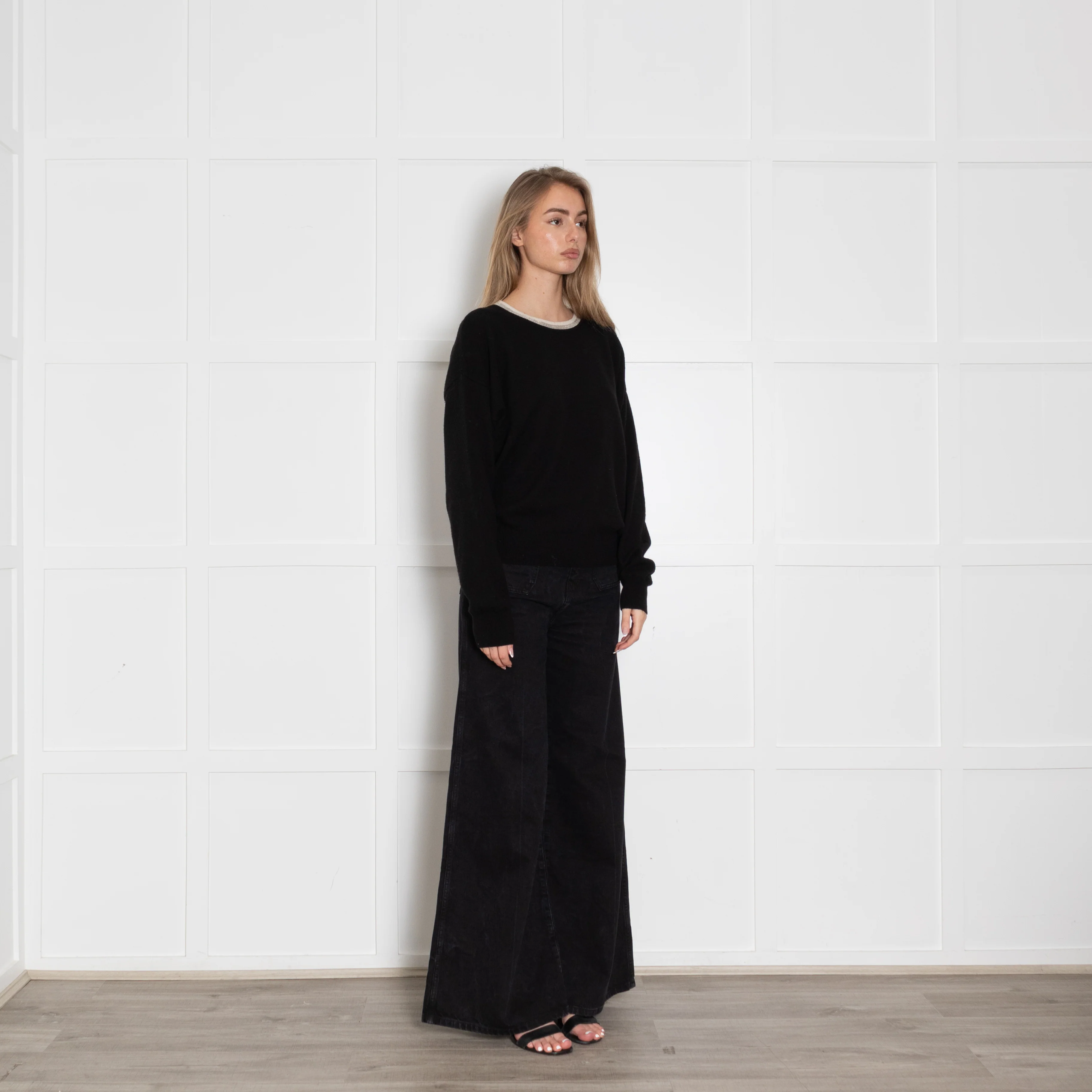 Van Kukil Black Cashmere Jumper With White Detailed Neckline - Image 7