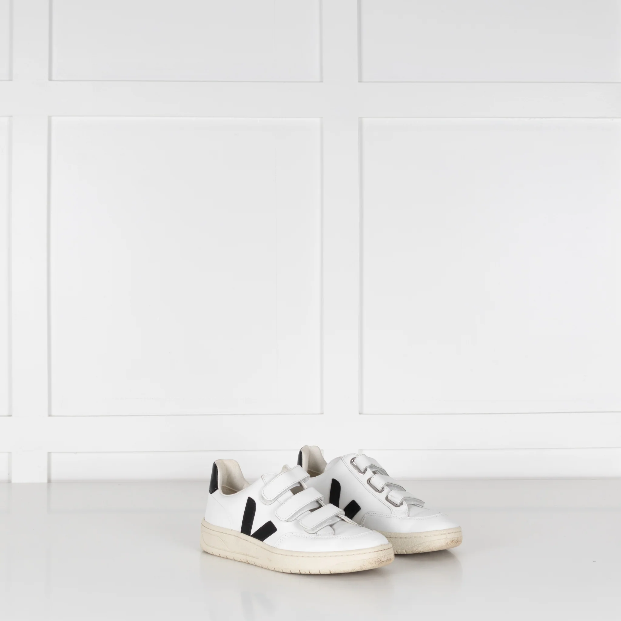 Veja White Velcro Logo Trainers - Image 6