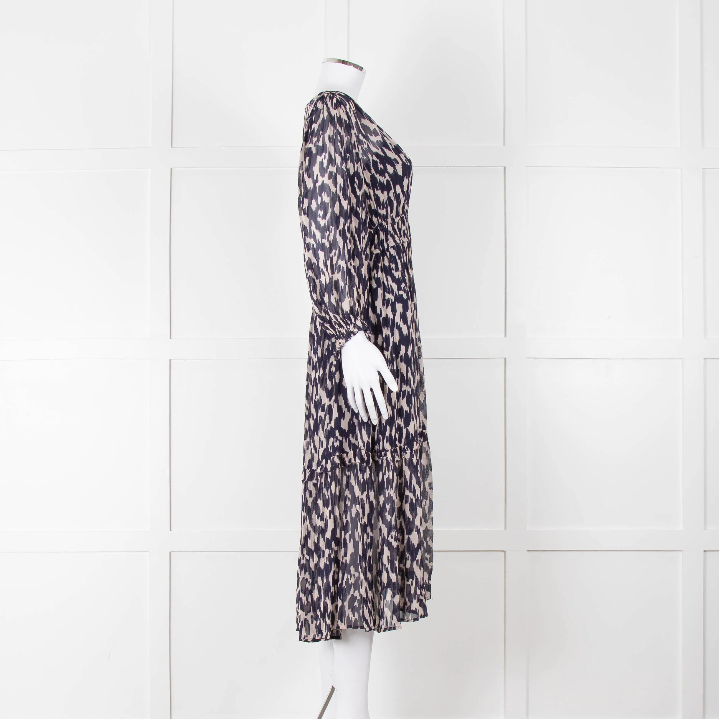 Velvet By Graham & Spencer Navy Cream V-Neck Midi Dress - Image 3